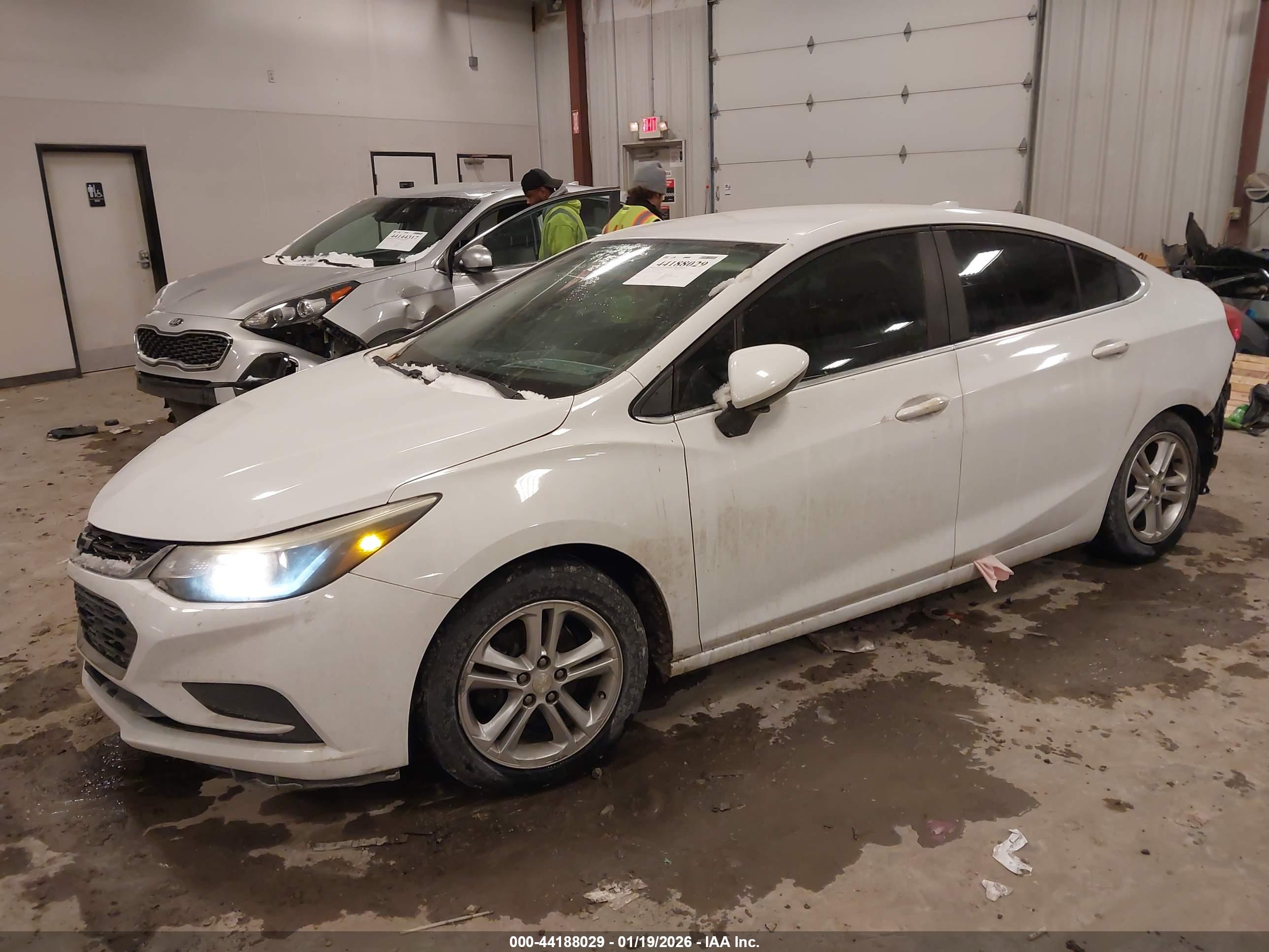 CHEVROLET CRUZE image 2