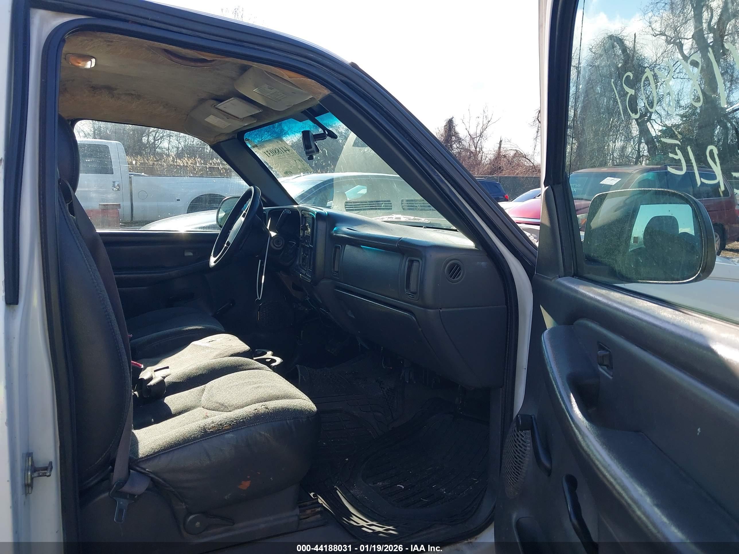 CHEVROLET SILVERADO image 5