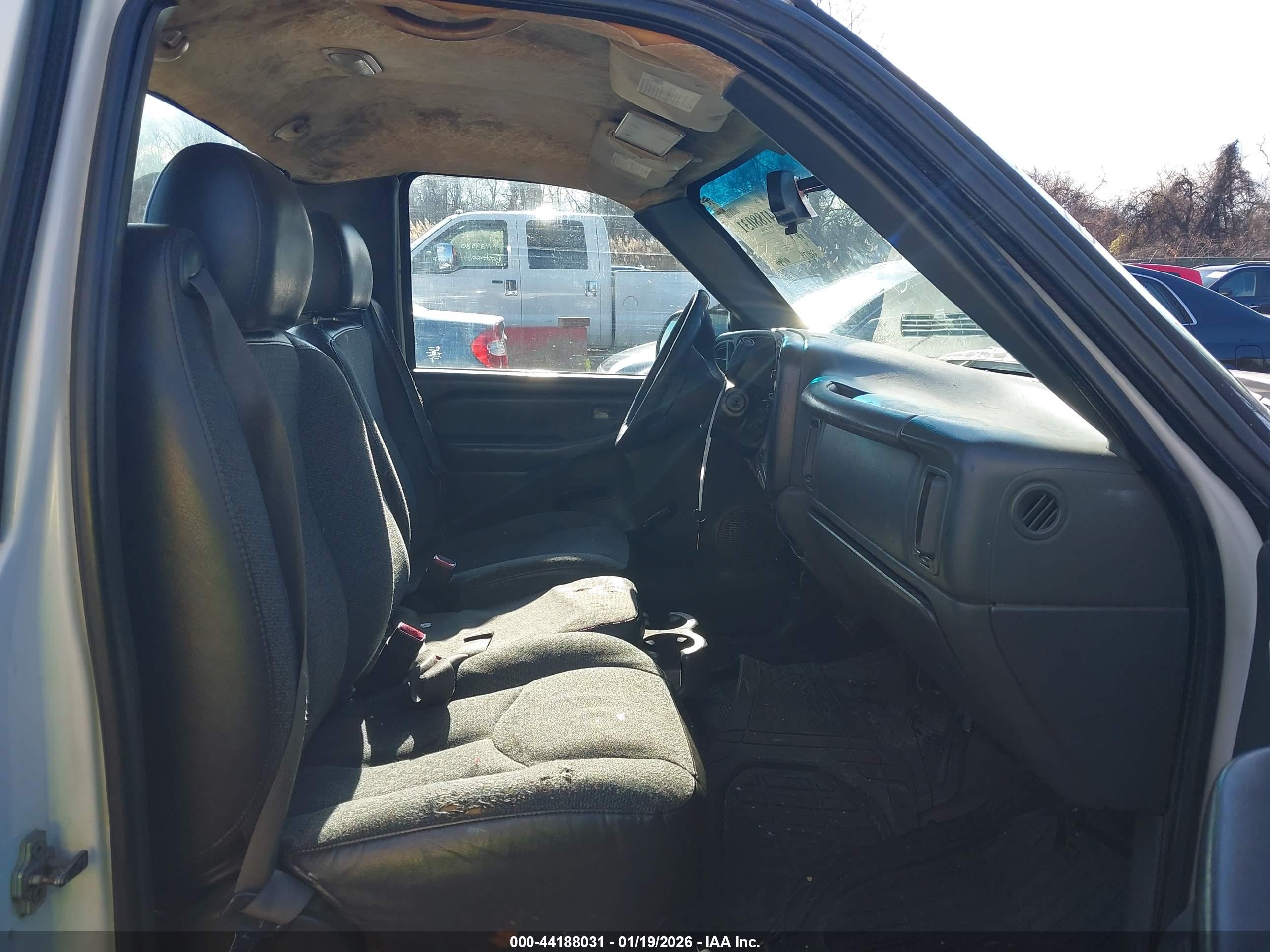 CHEVROLET SILVERADO image 8