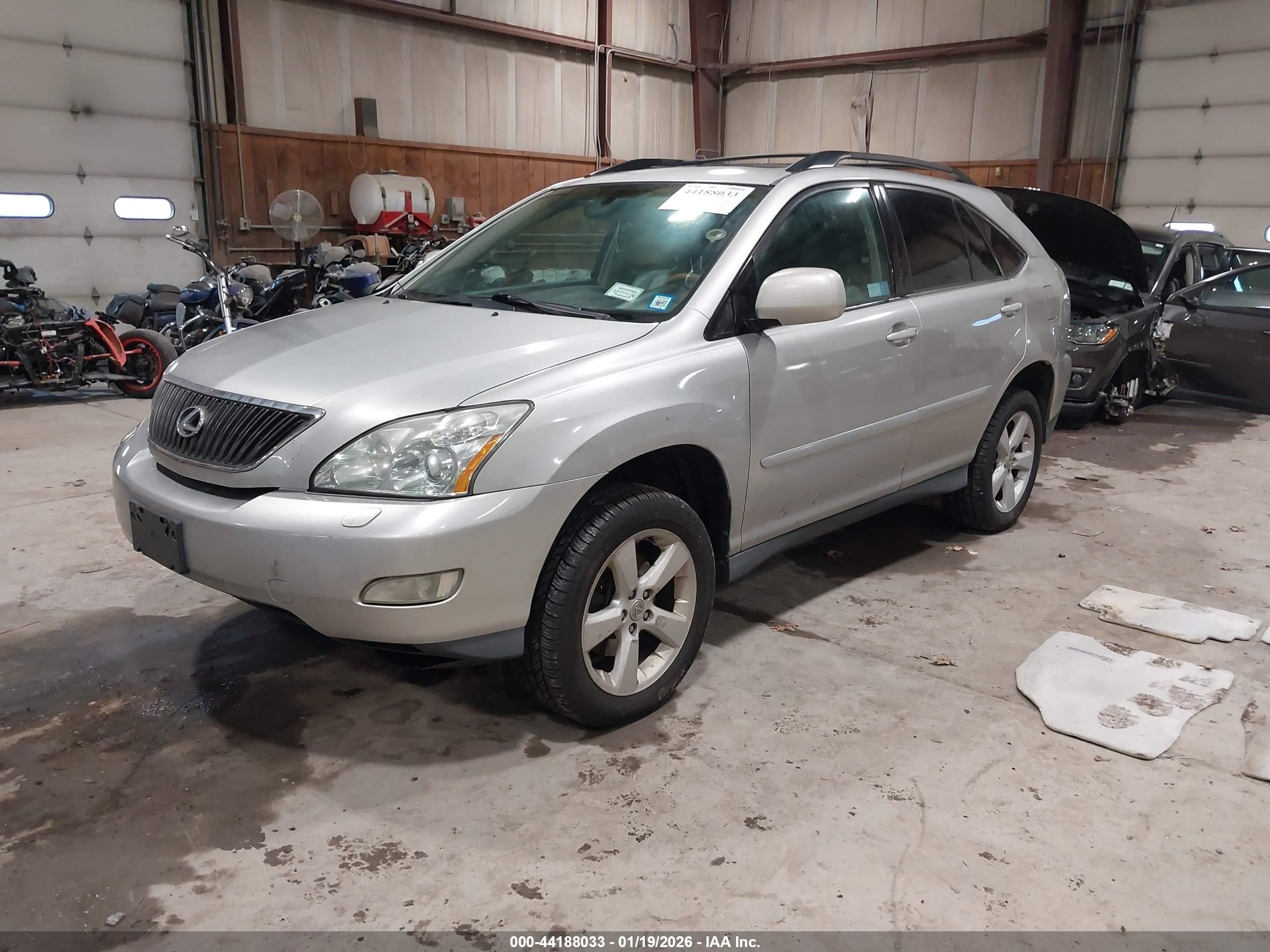 LEXUS RX image 2