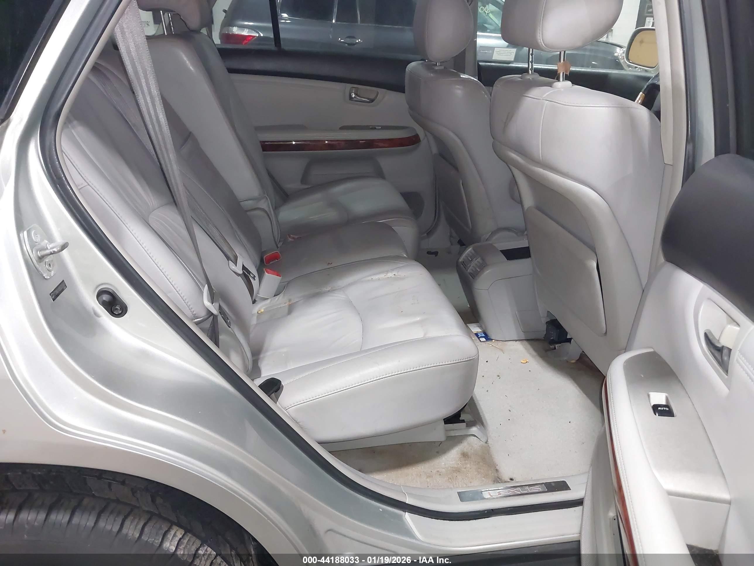 LEXUS RX image 8