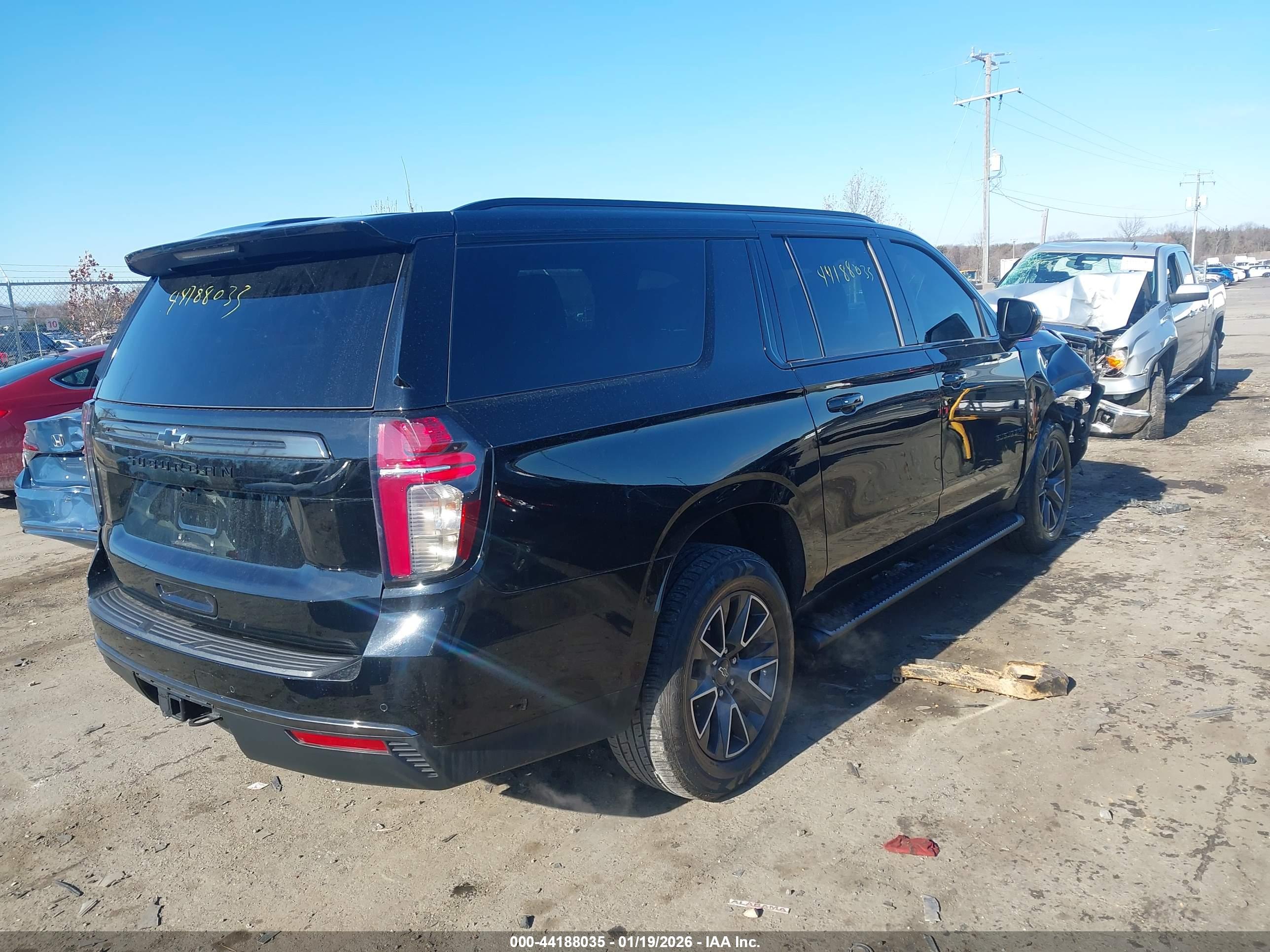 CHEVROLET SUBURBAN image 4