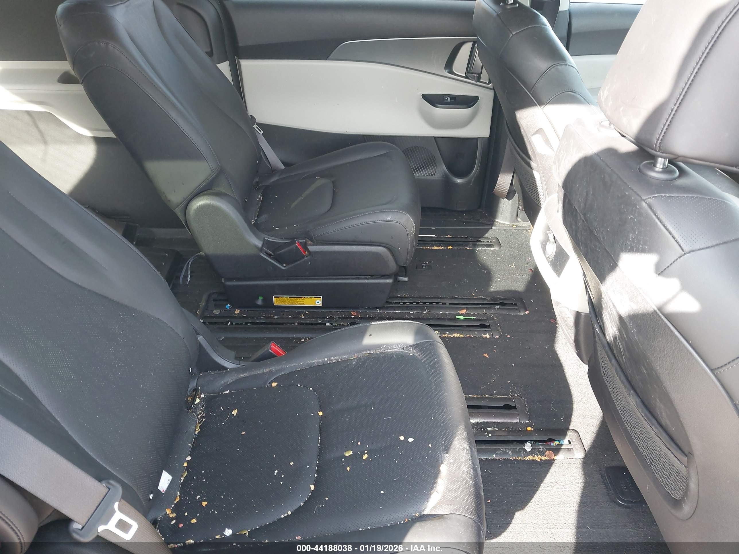 KIA CARNIVAL image 8
