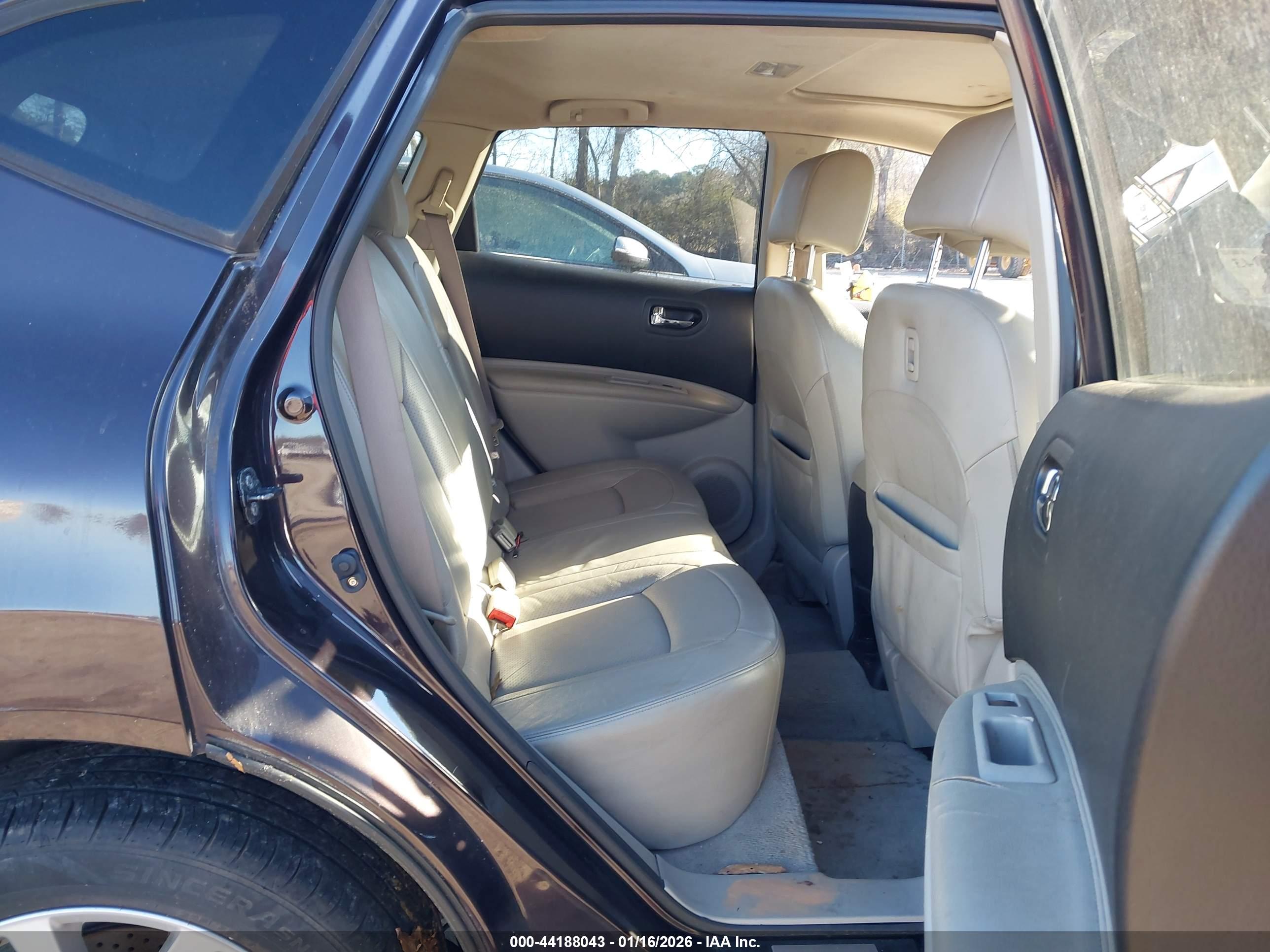 NISSAN ROGUE image 8