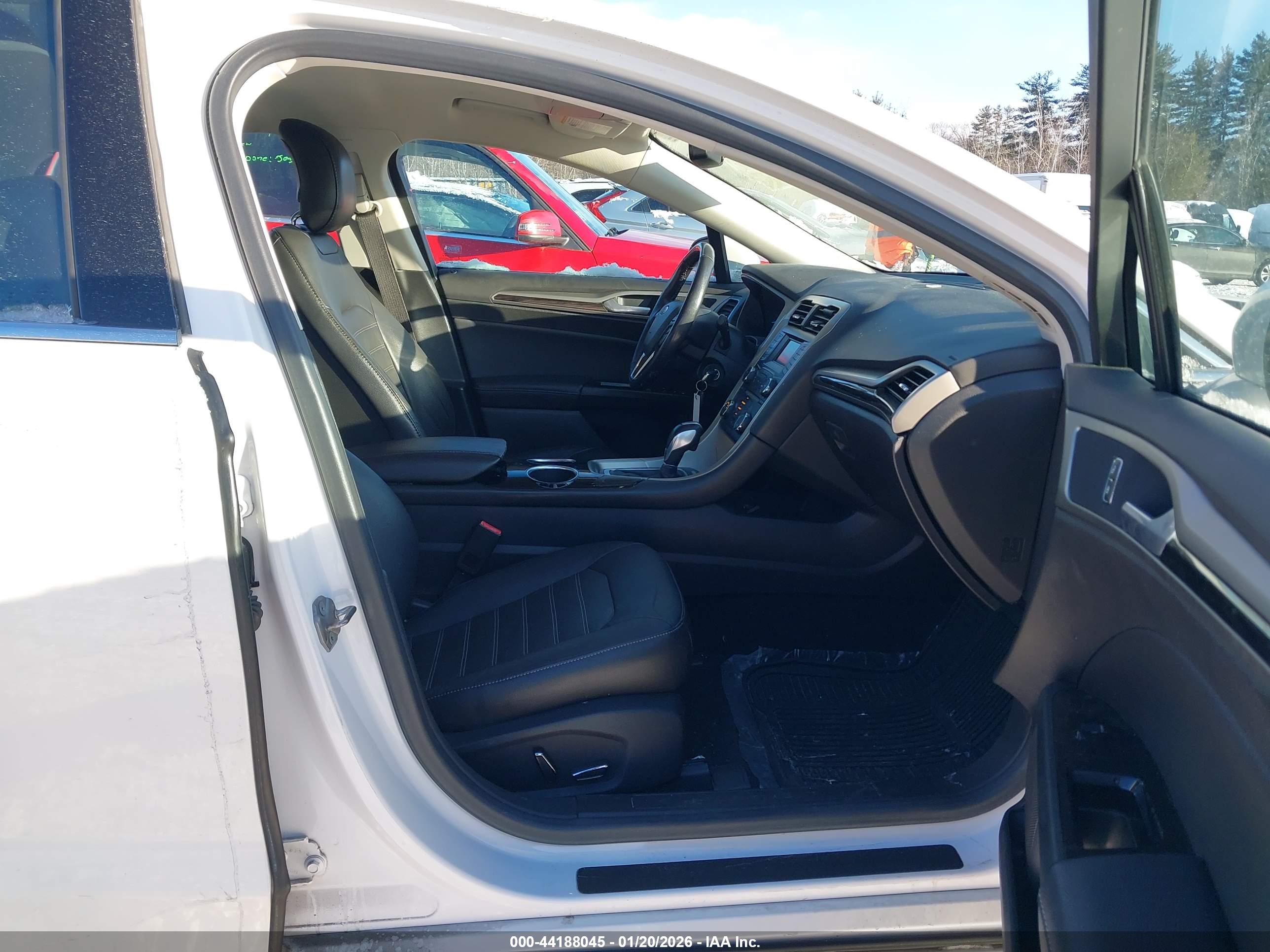 FORD FUSION image 5