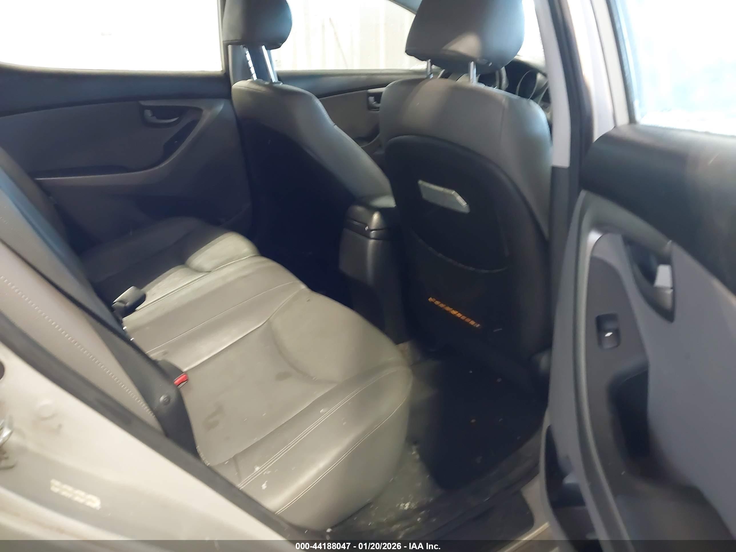 HYUNDAI ELANTRA image 8