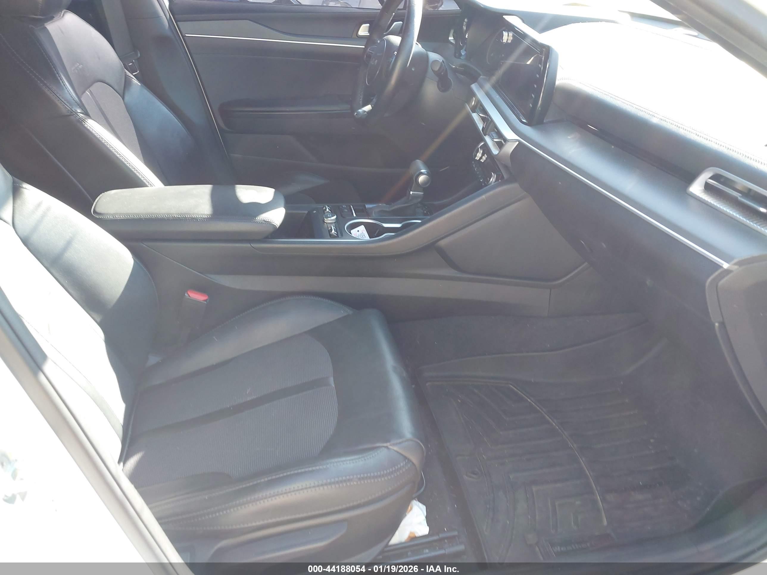 KIA K5 image 5