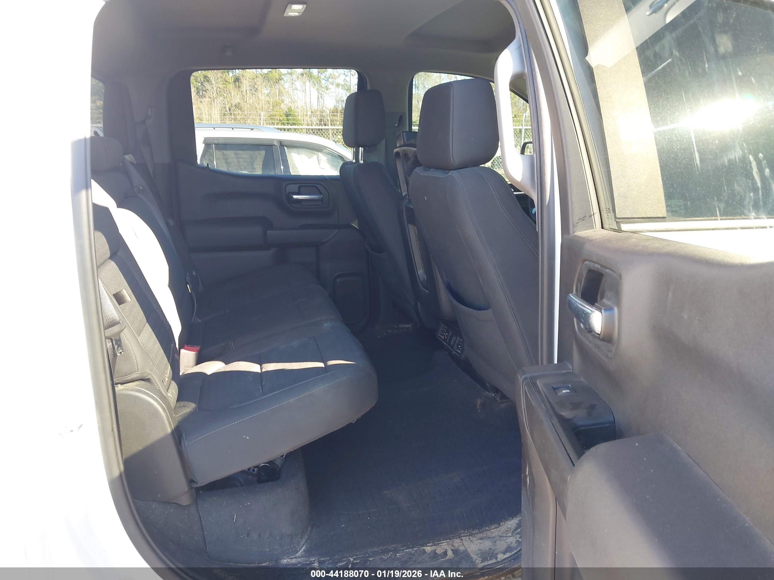 CHEVROLET SILVERADO image 8