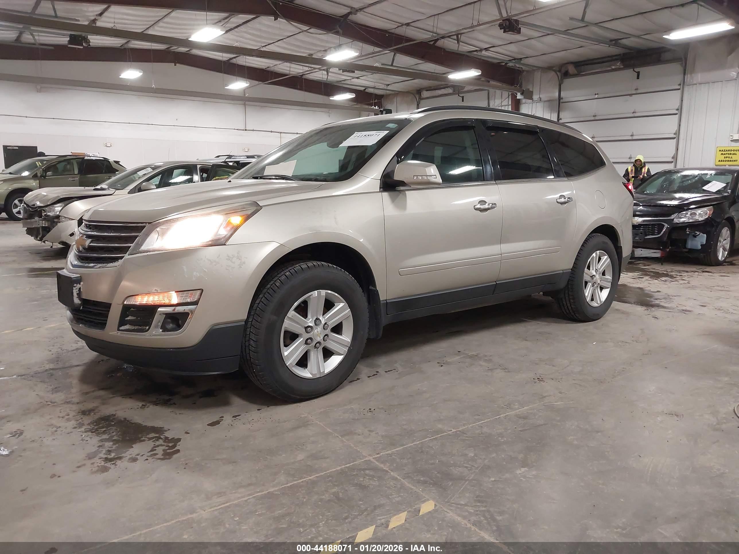 CHEVROLET TRAVERSE image 2