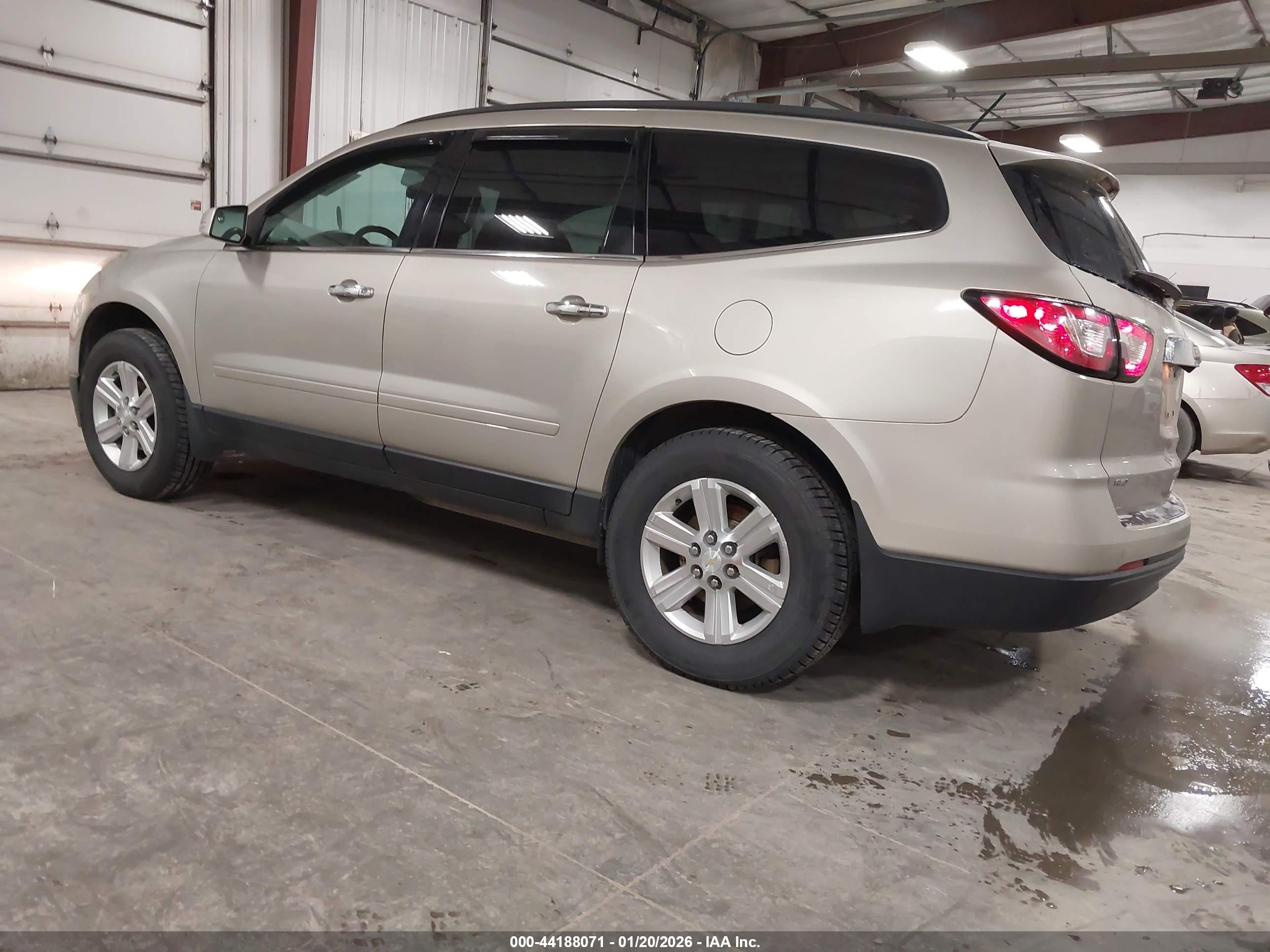 CHEVROLET TRAVERSE image 3