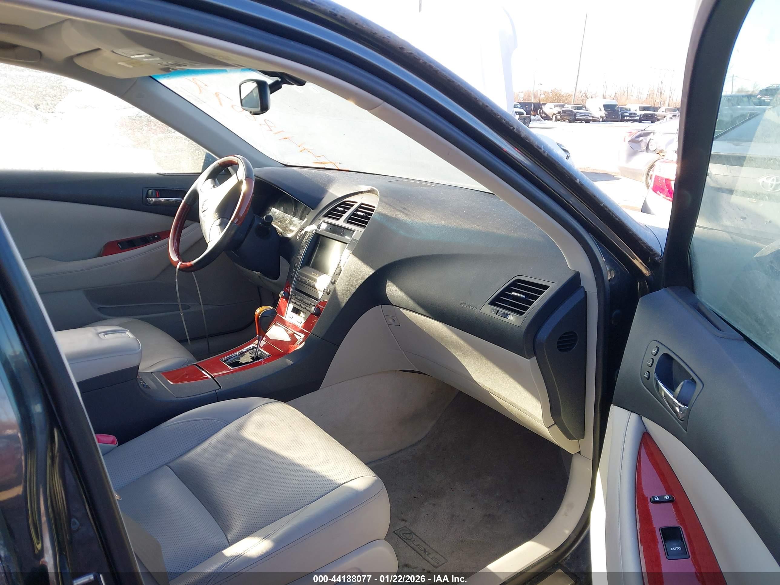 LEXUS ES image 5