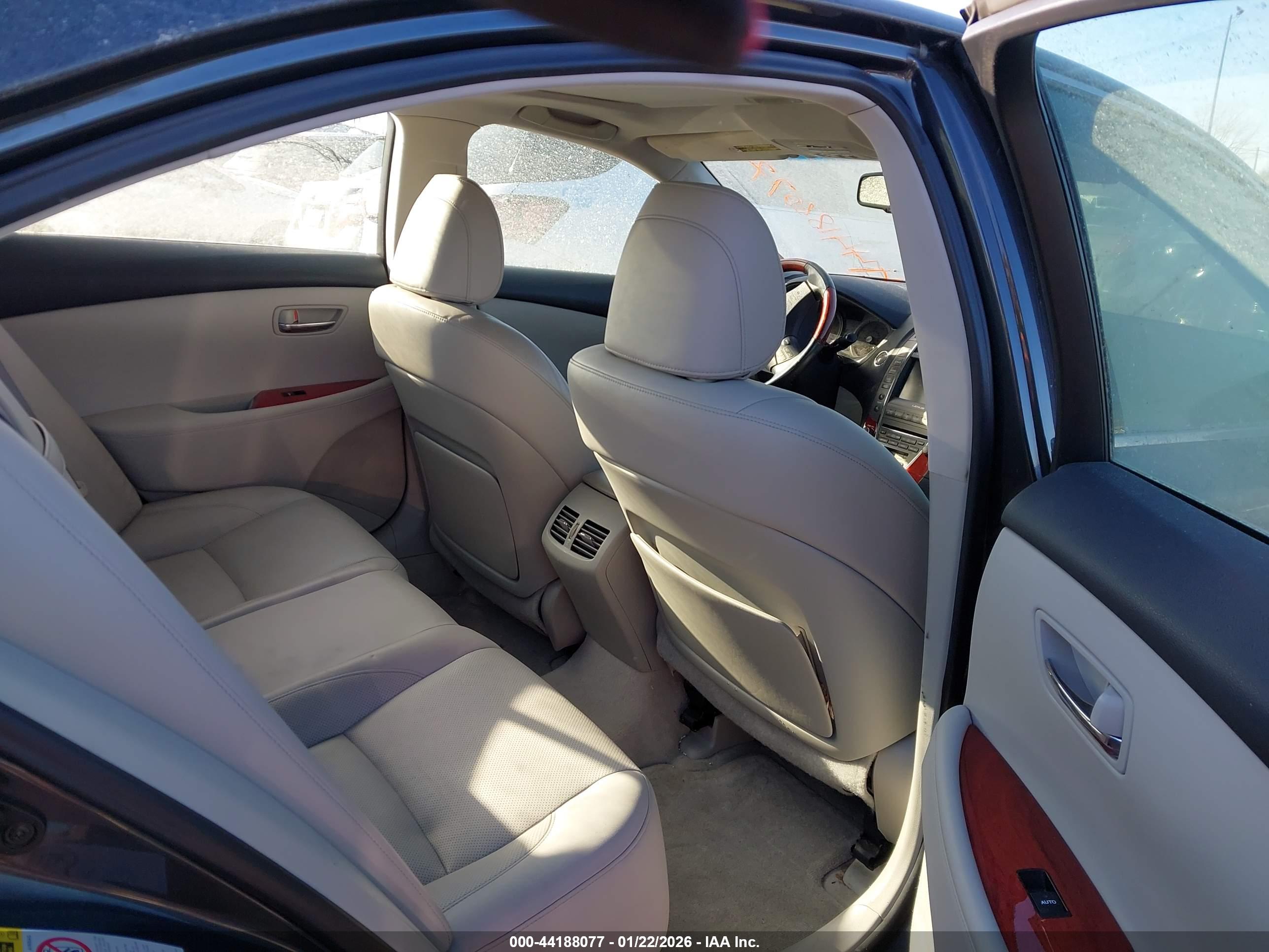 LEXUS ES image 8