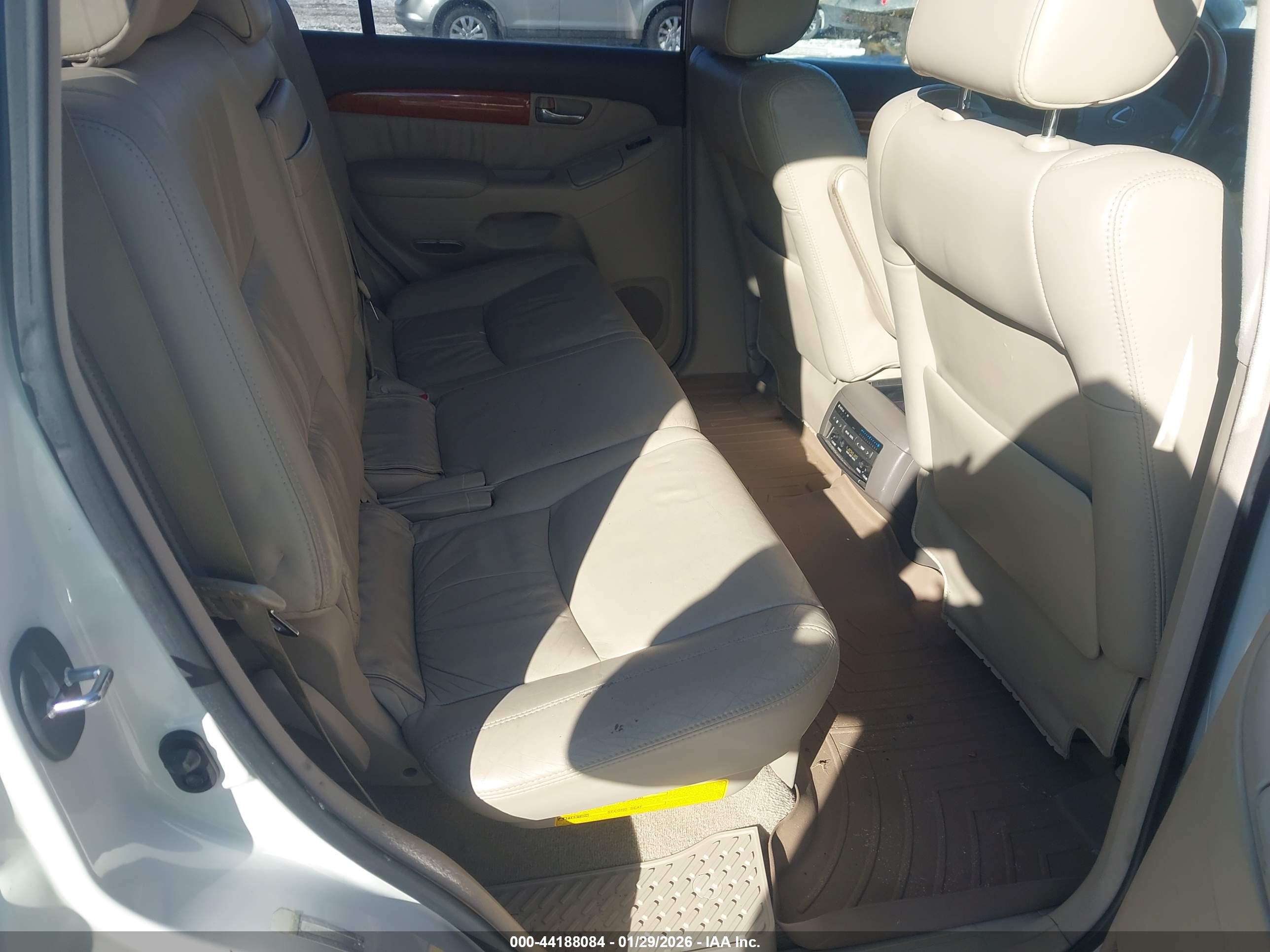 LEXUS GX image 8