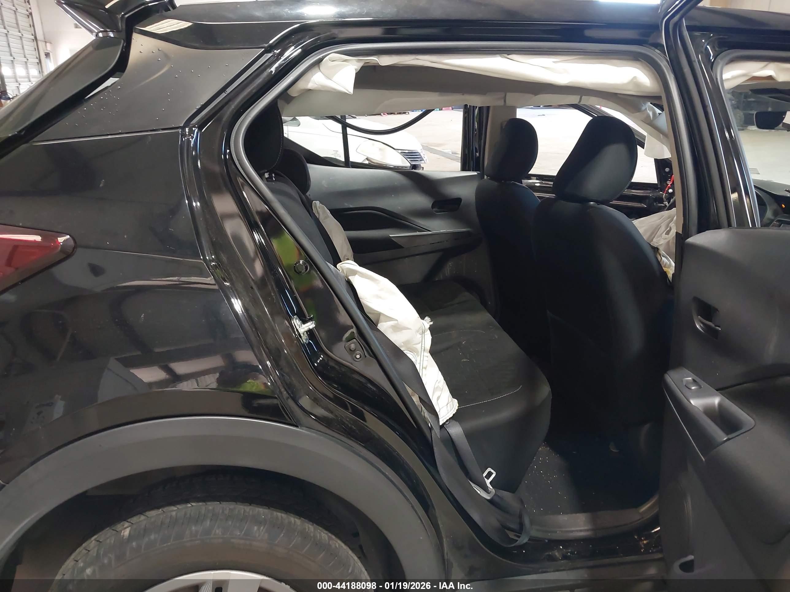 NISSAN KICKS image 8