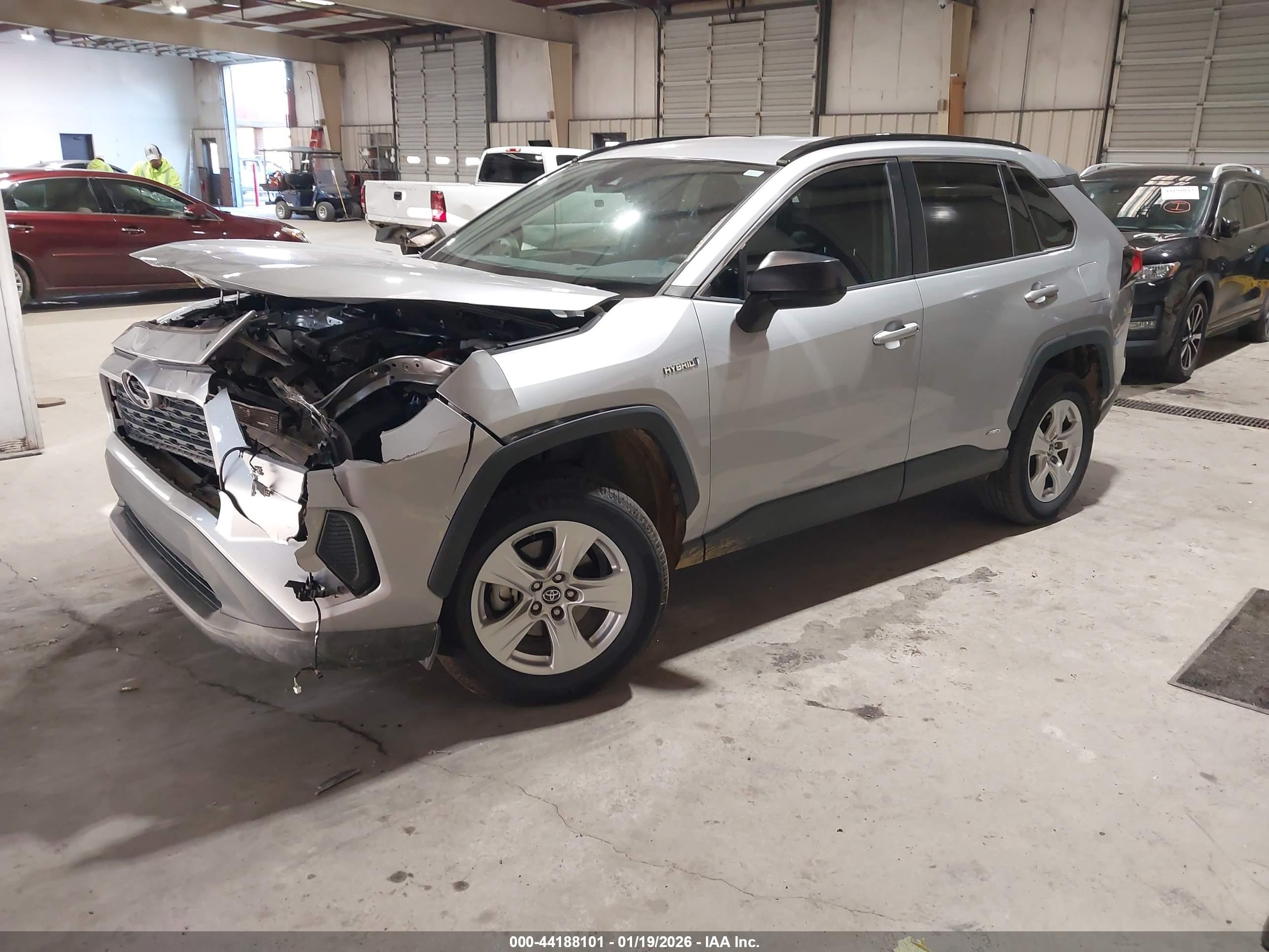 TOYOTA RAV4 image 2