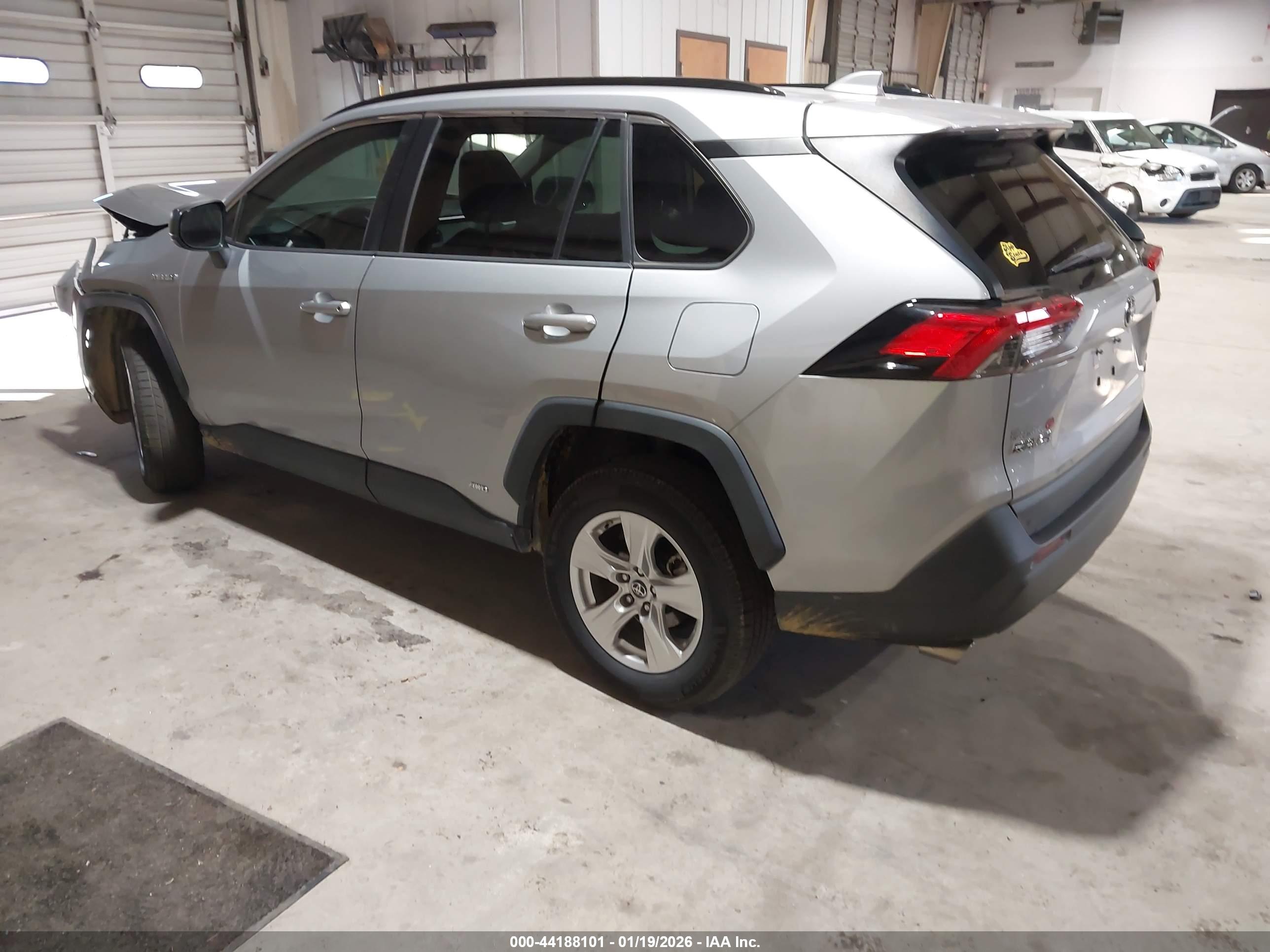 TOYOTA RAV4 image 3