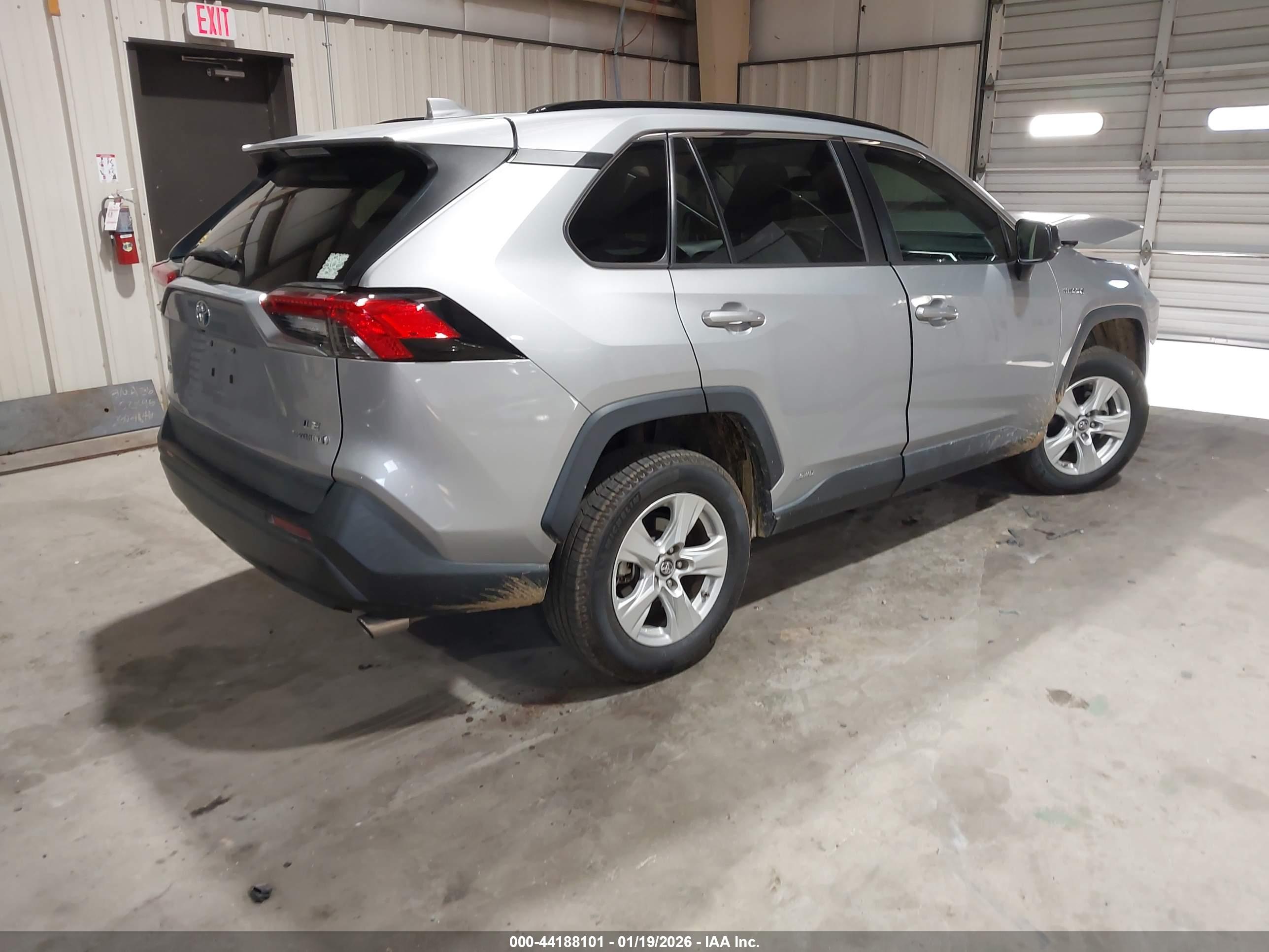 TOYOTA RAV4 image 4