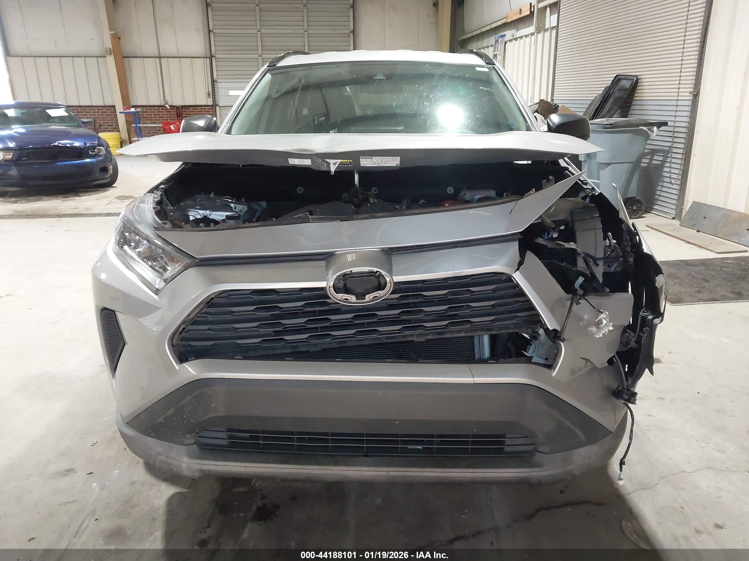 TOYOTA RAV4 image 6