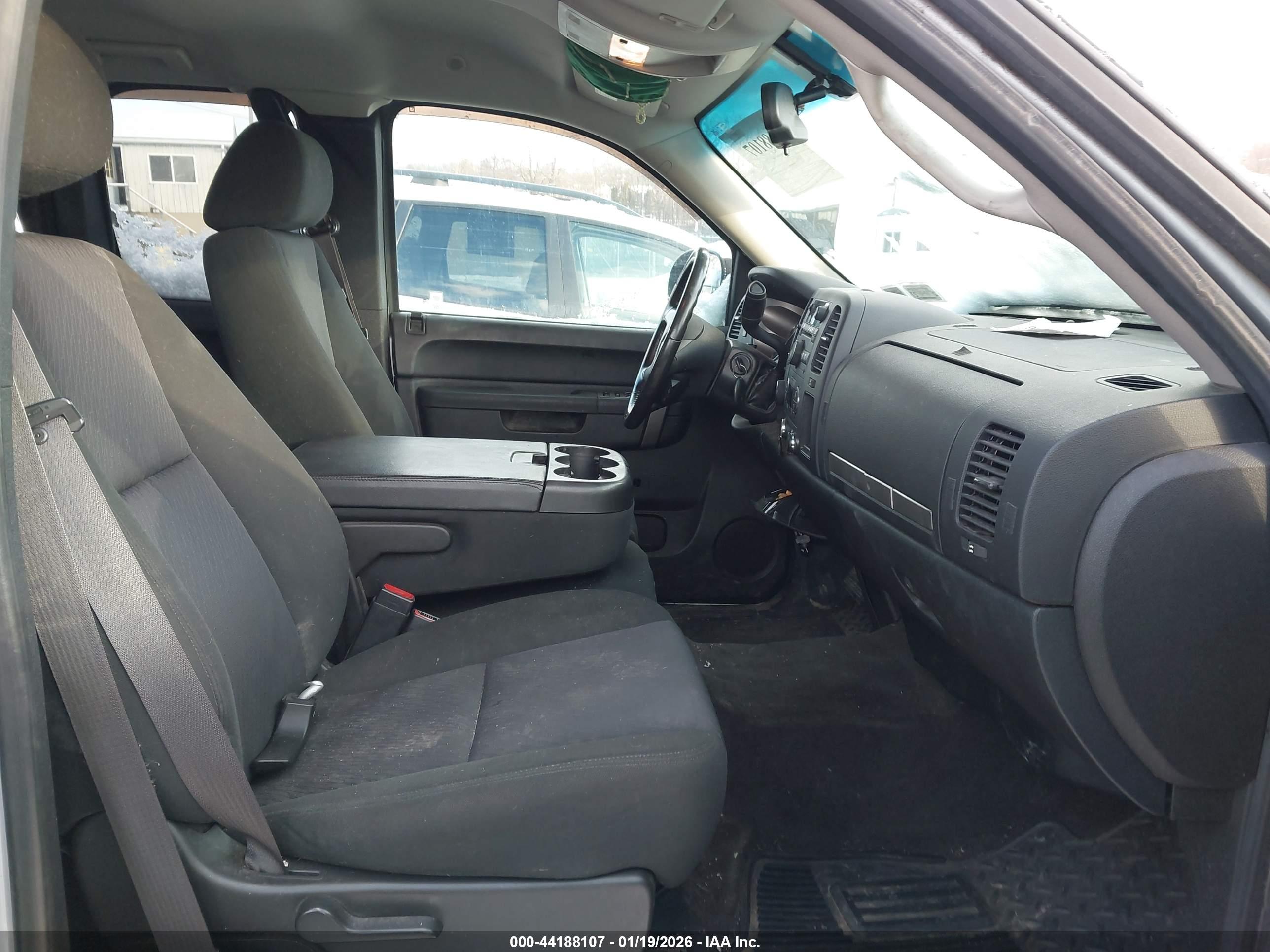 CHEVROLET SILVERADO image 5
