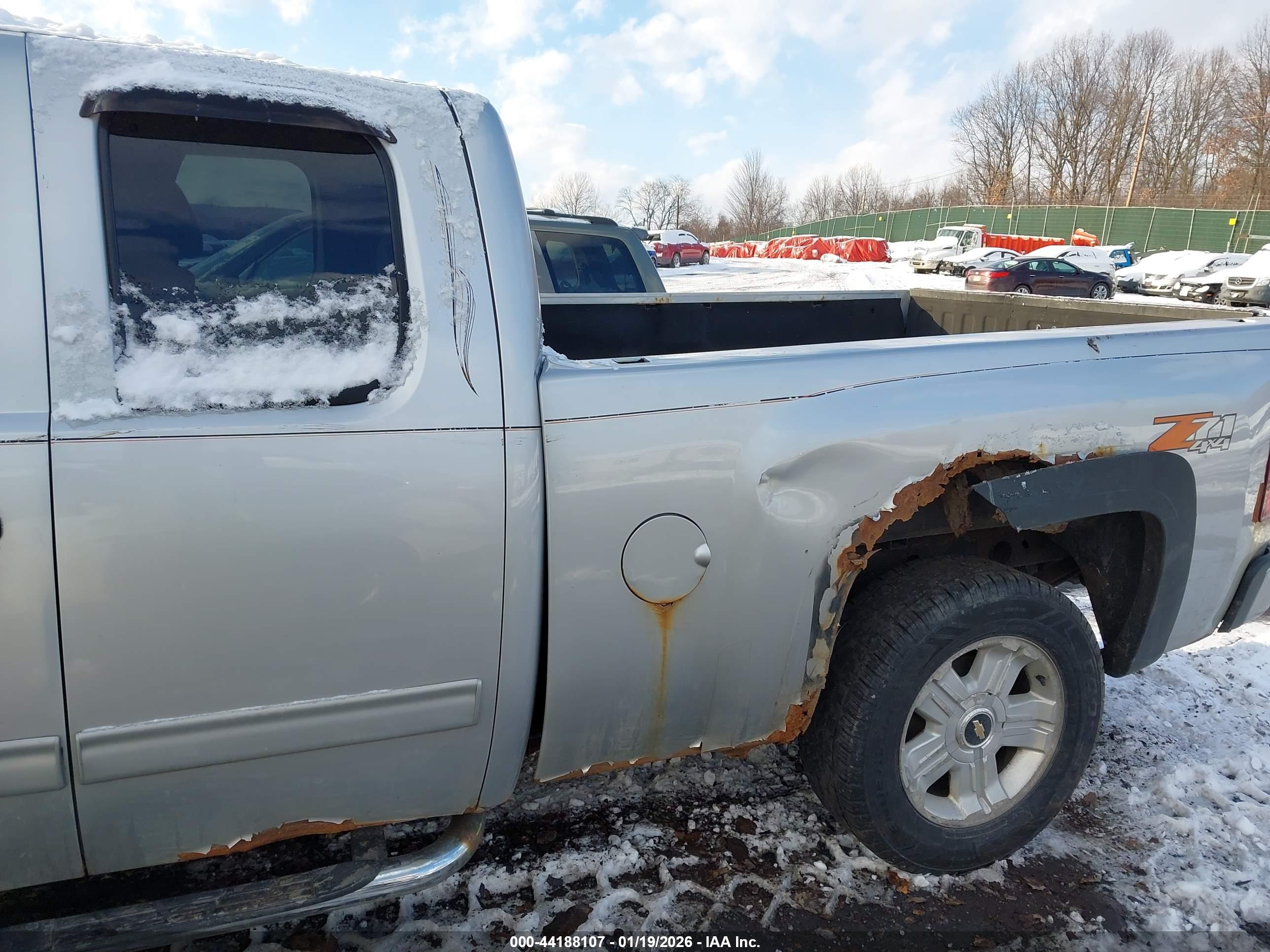 CHEVROLET SILVERADO image 6