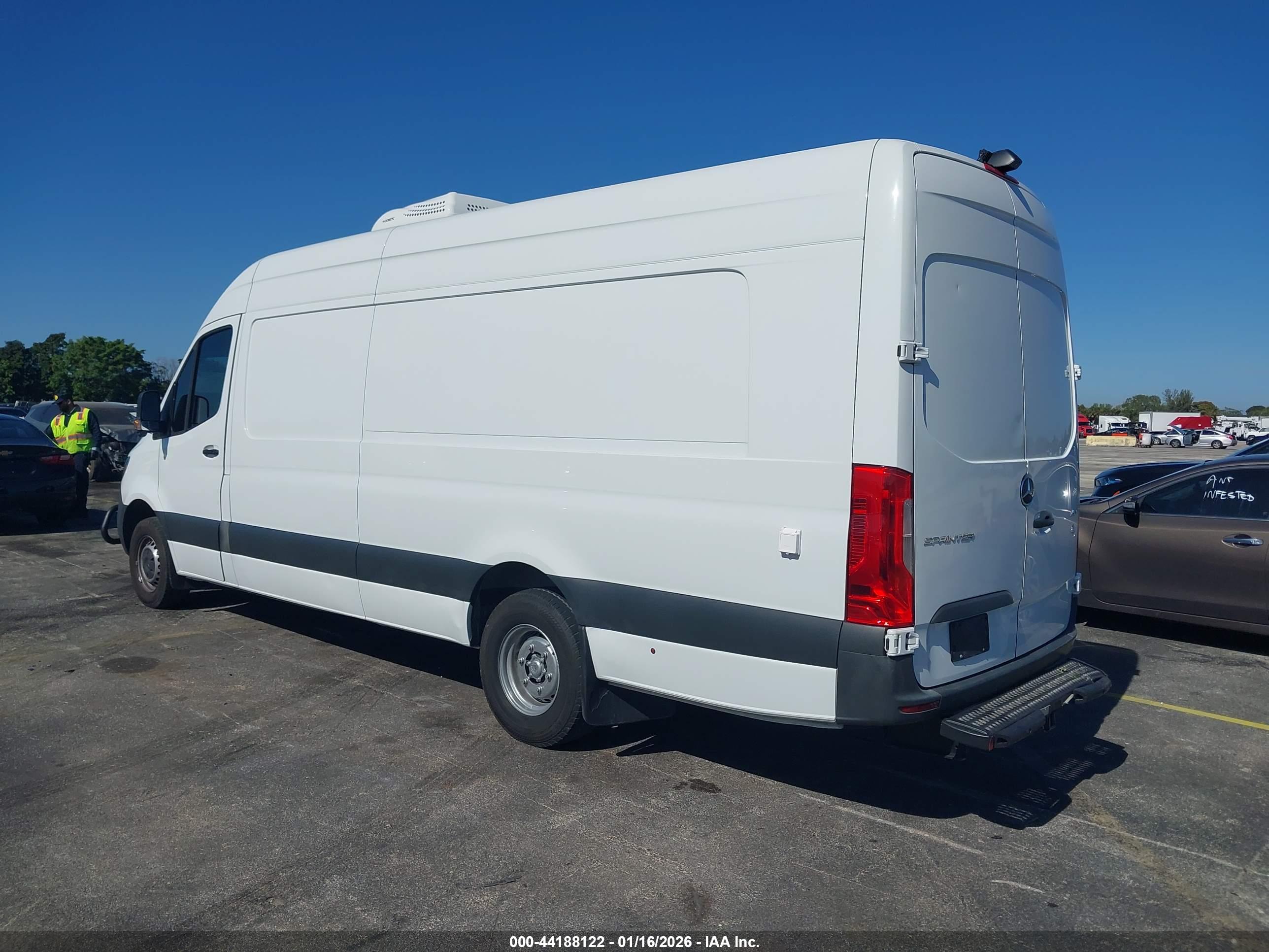 MERCEDES-BENZ SPRINTER image 3