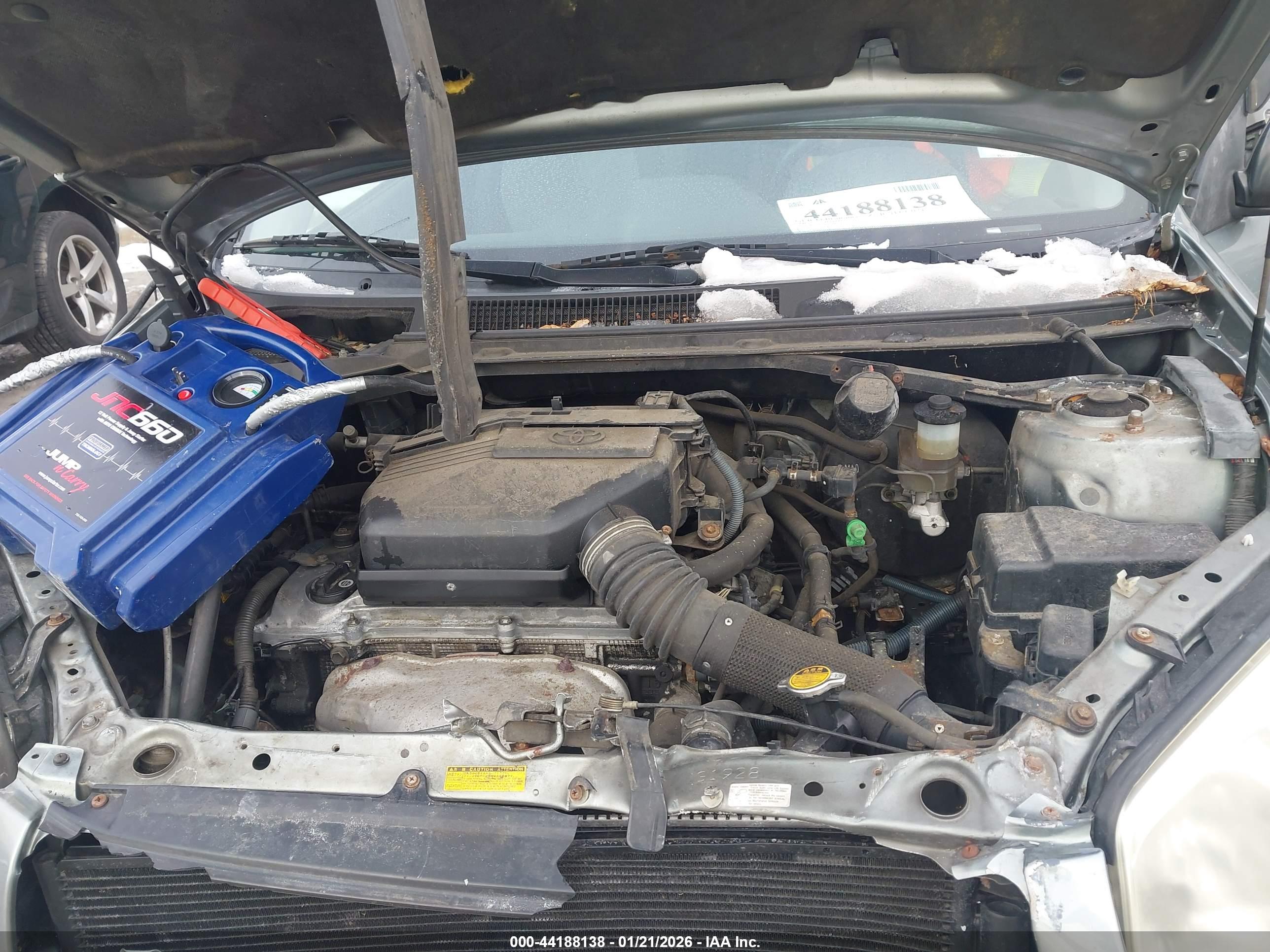 TOYOTA RAV4 image 10