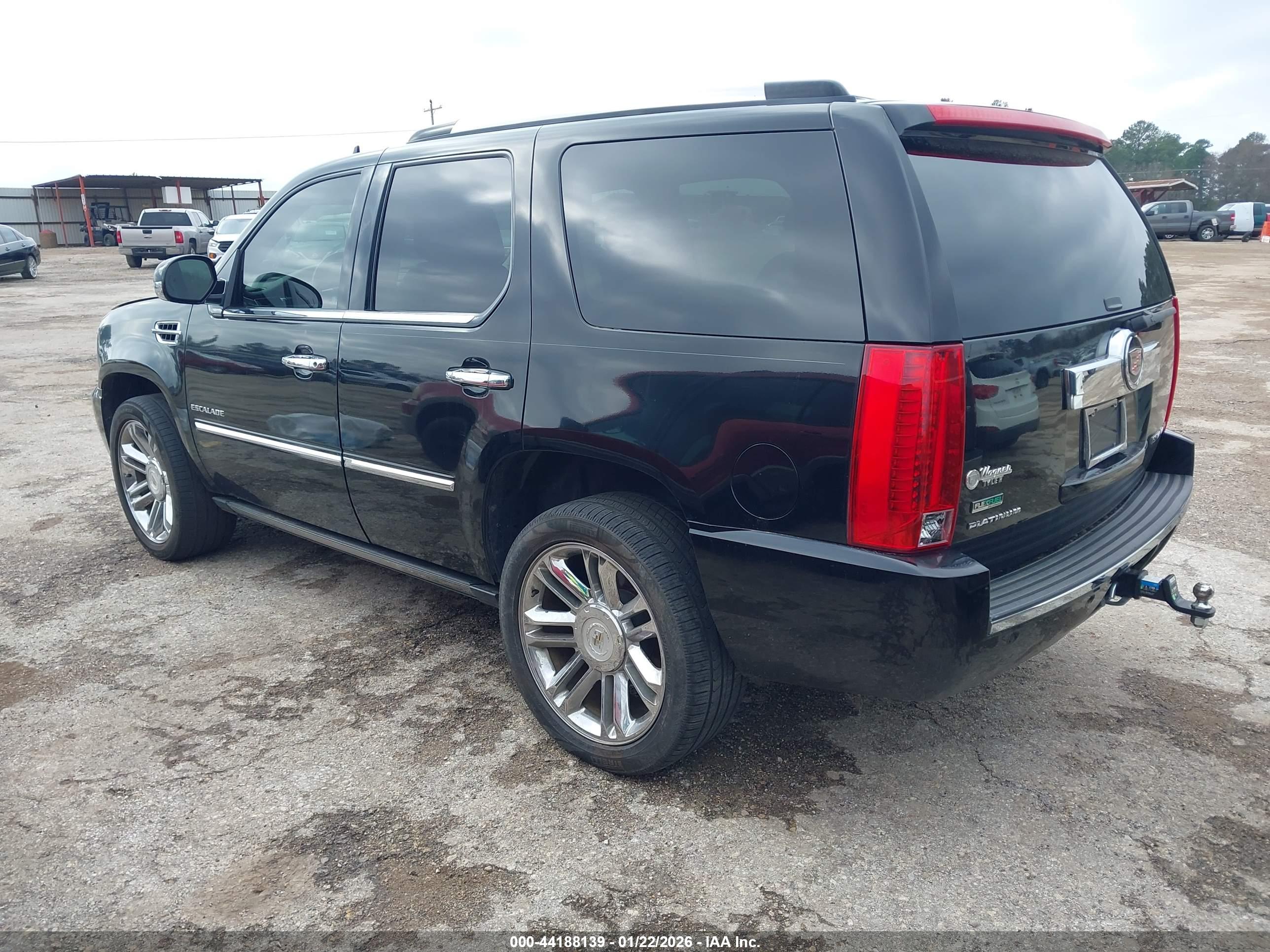 CADILLAC ESCALADE image 3