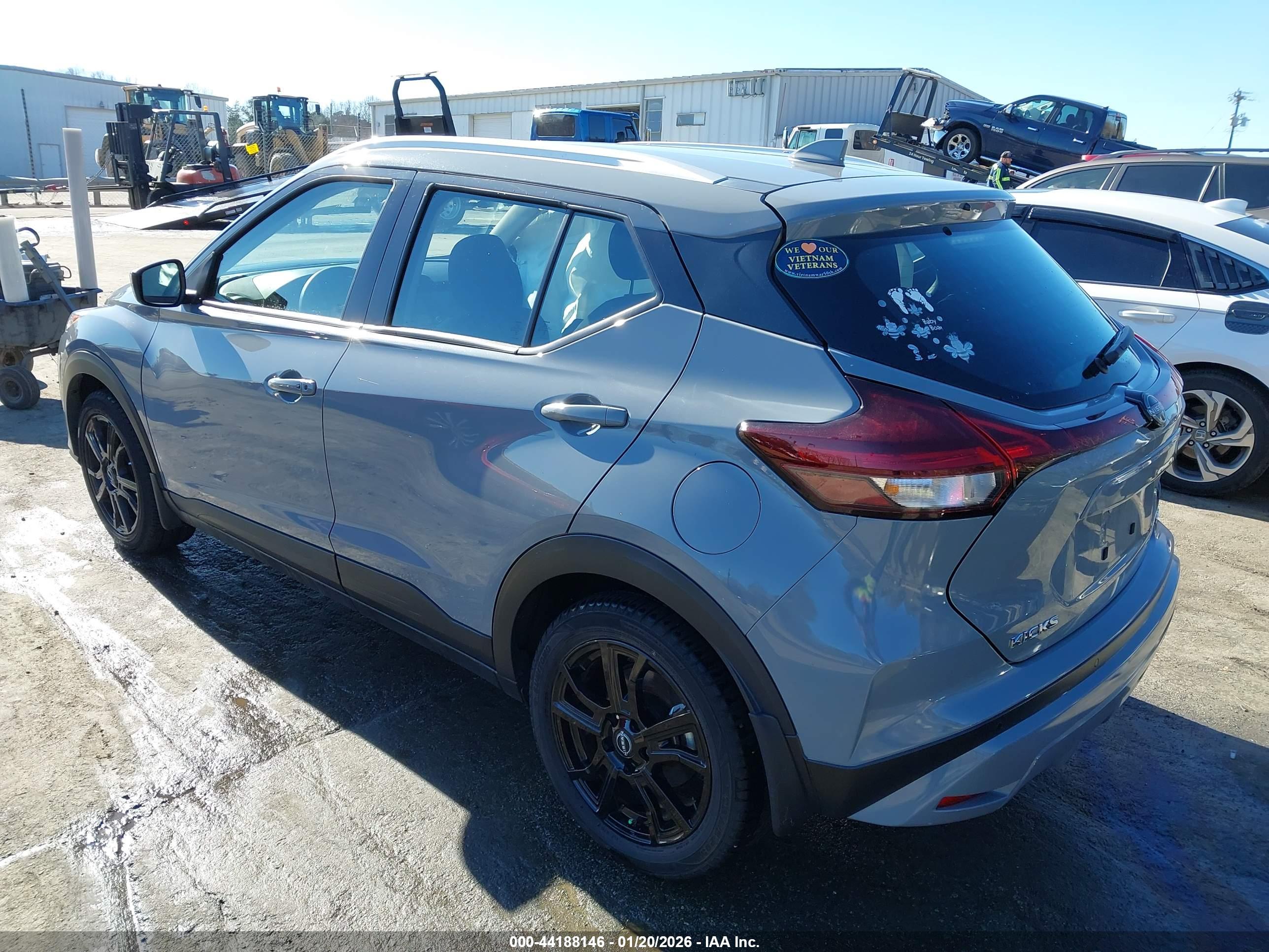 NISSAN KICKS image 3