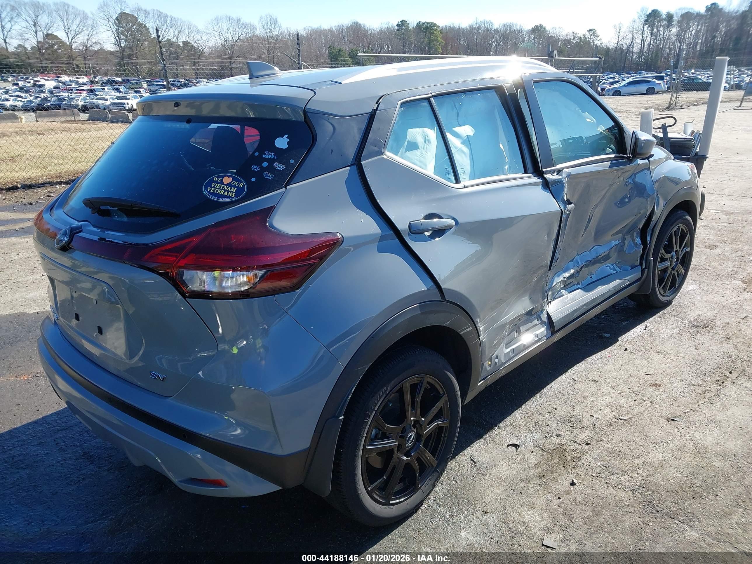 NISSAN KICKS image 4