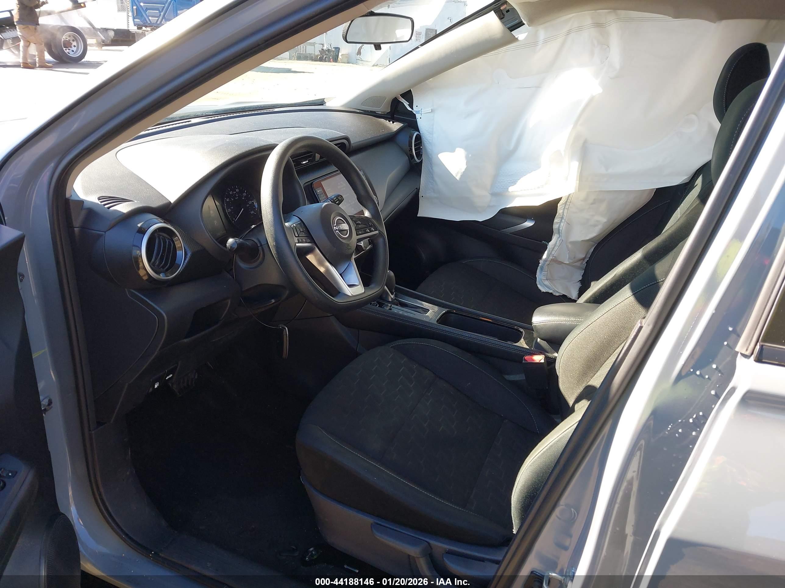 NISSAN KICKS image 5