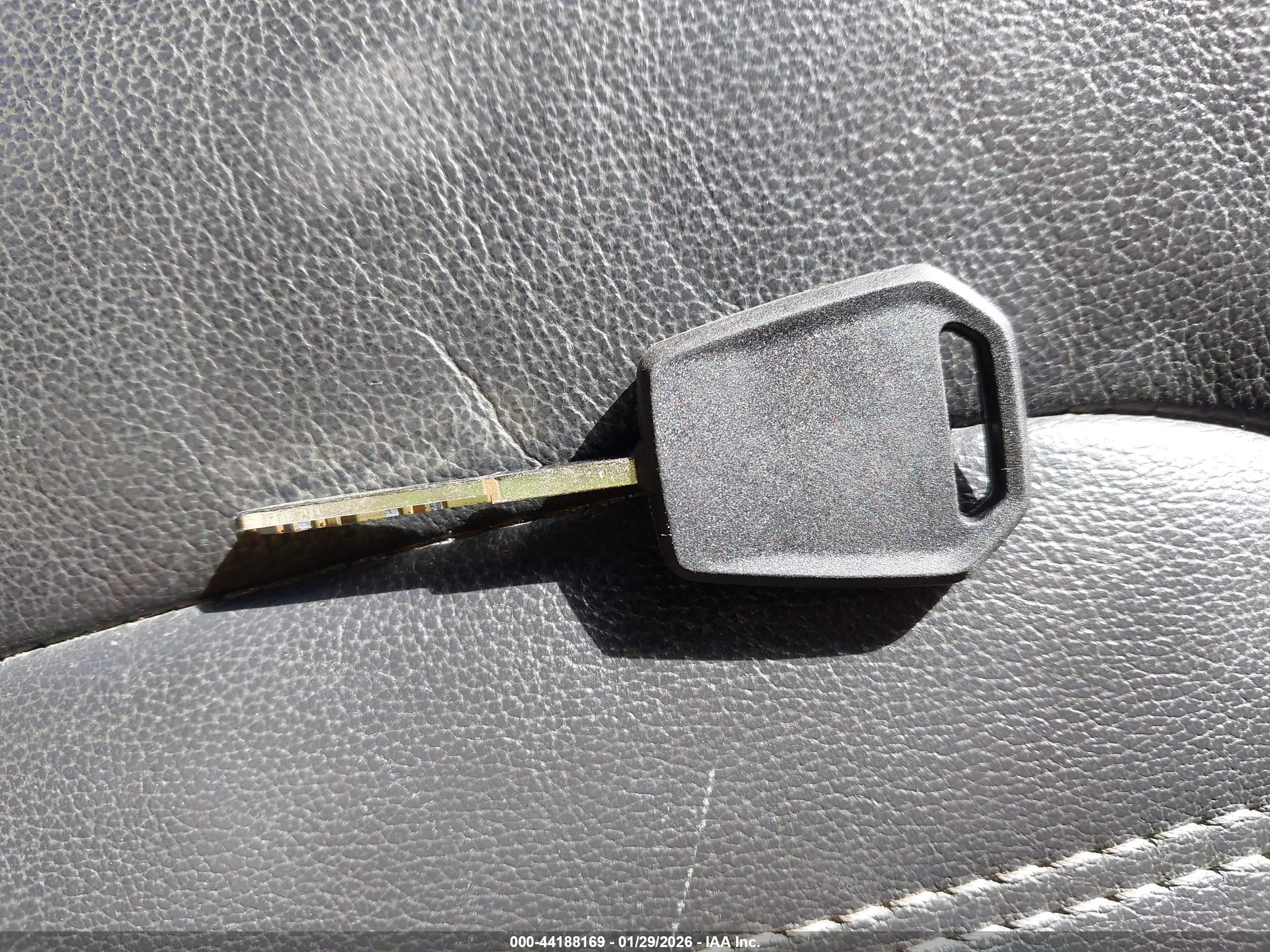FORD FUSION image 11