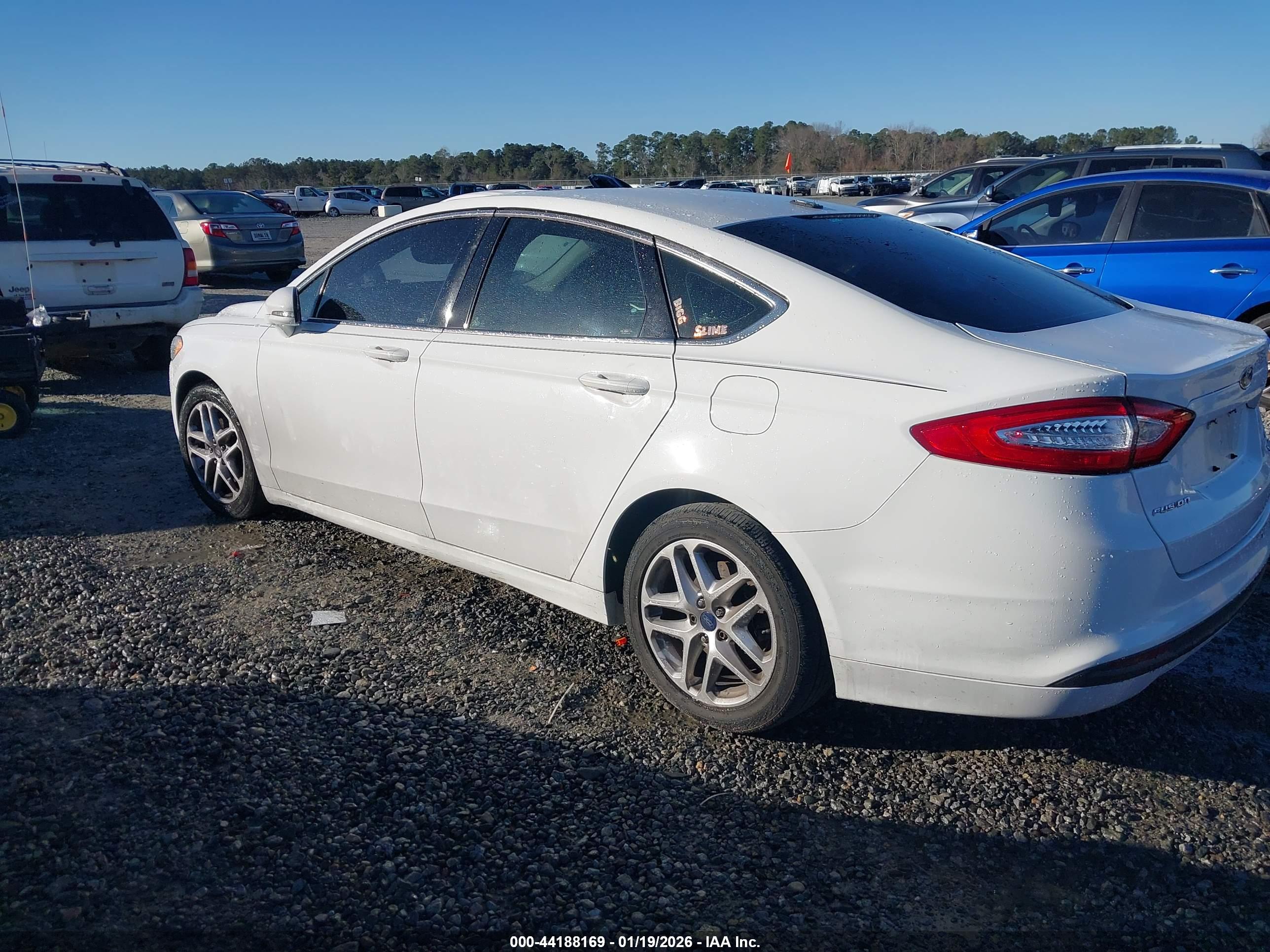 FORD FUSION image 3