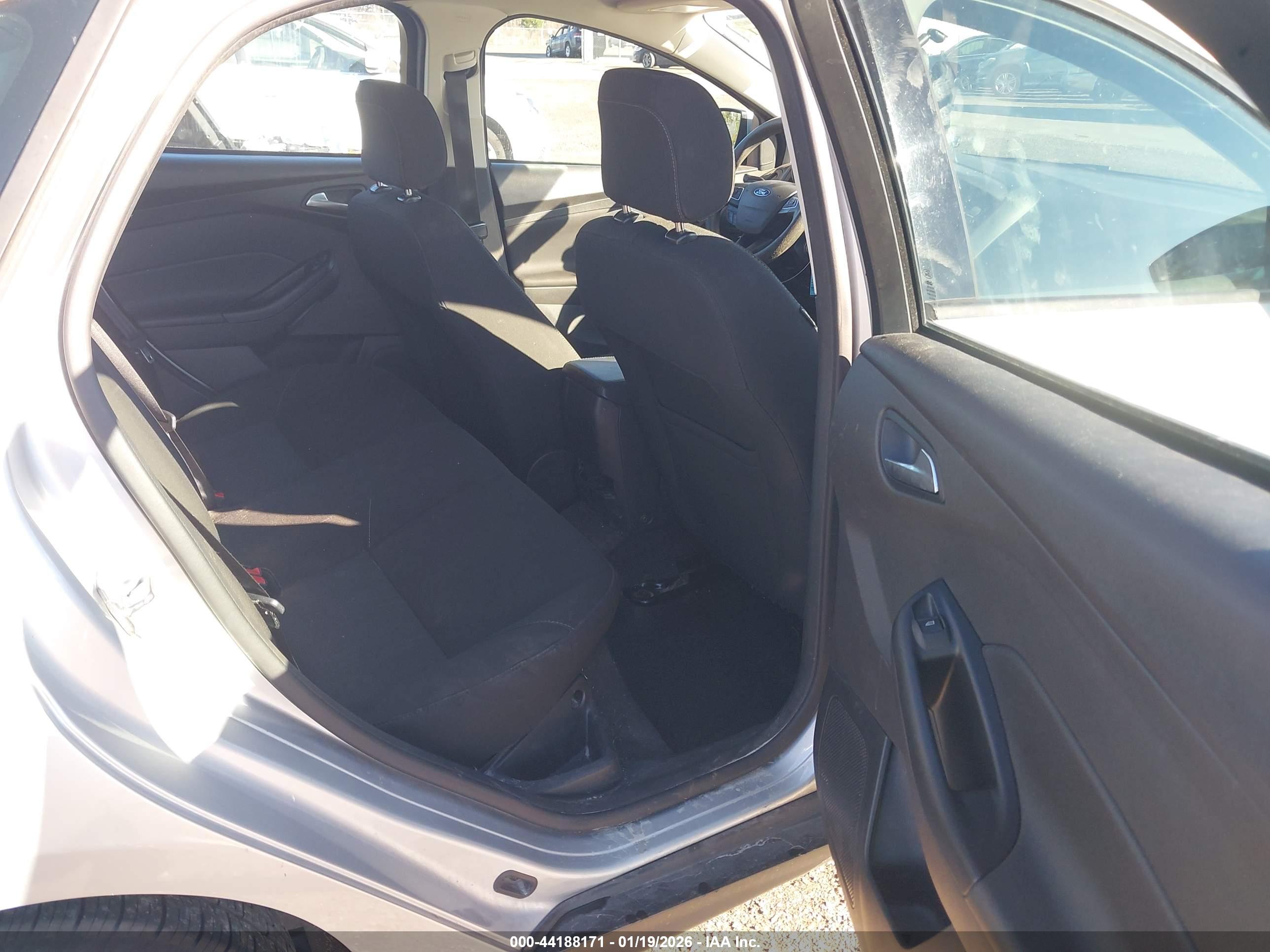 FORD FOCUS image 8