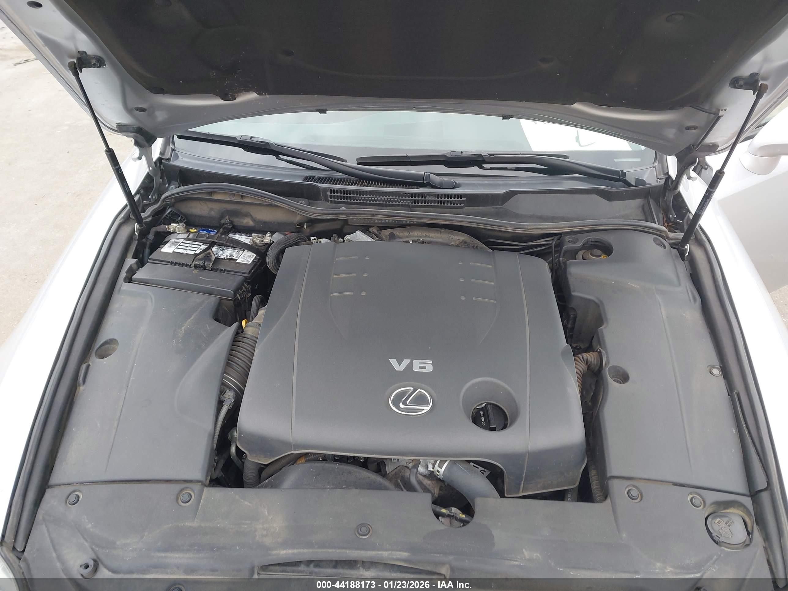 LEXUS IS image 10