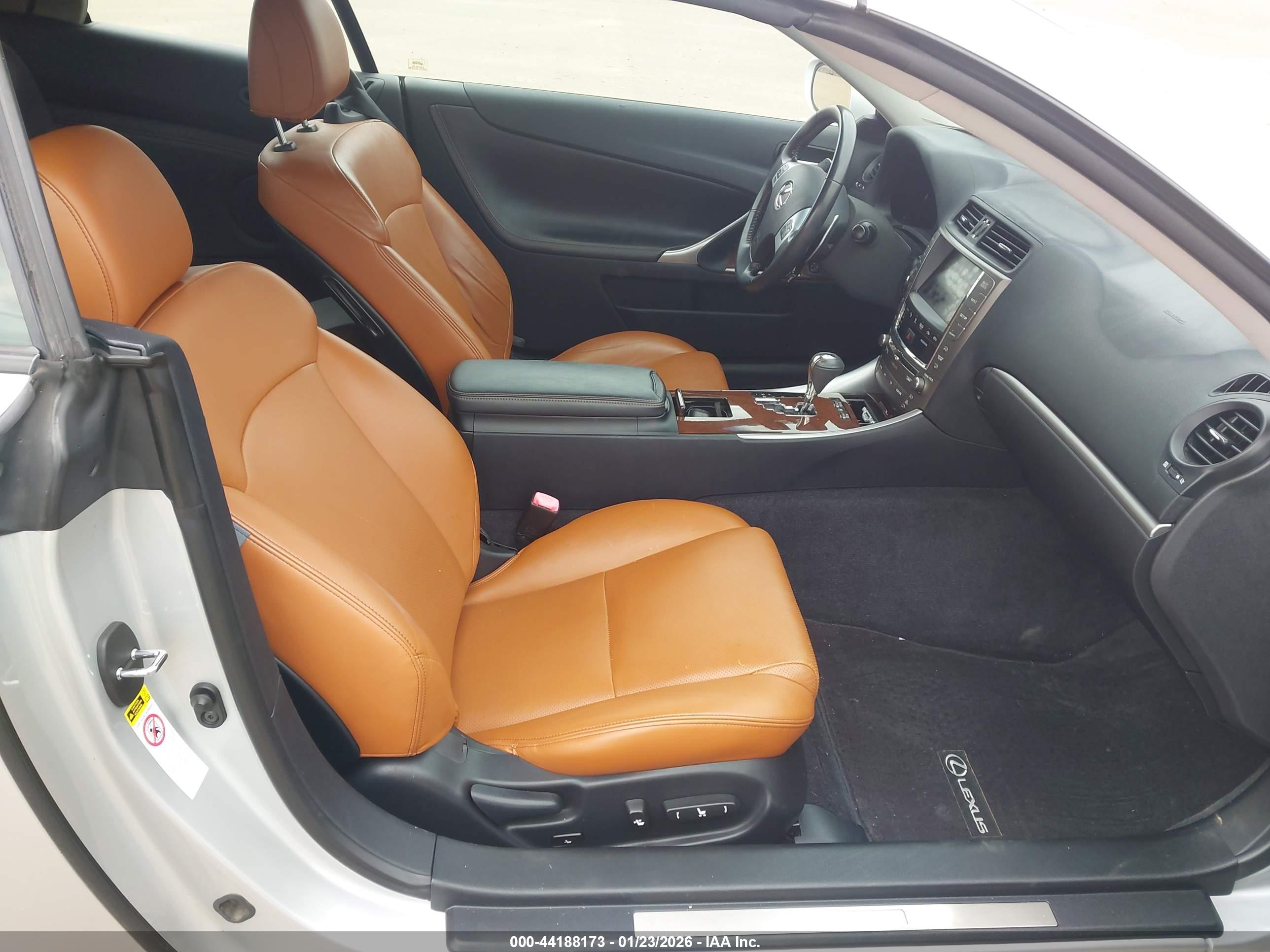 LEXUS IS image 5