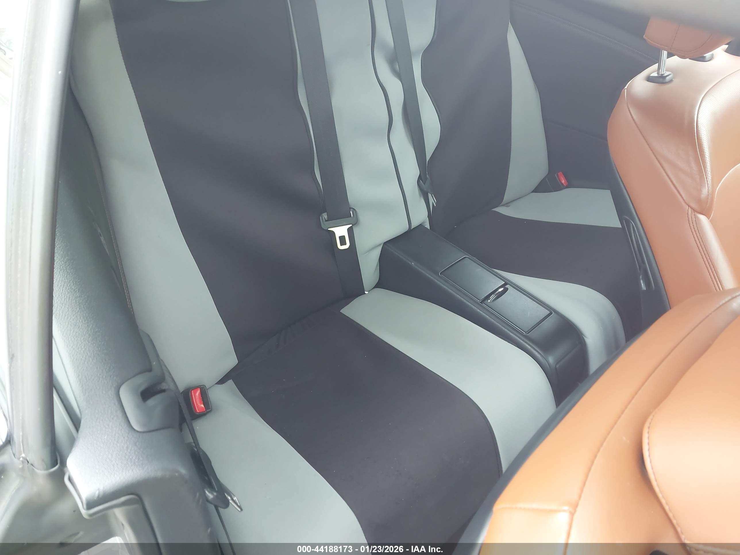 LEXUS IS image 8