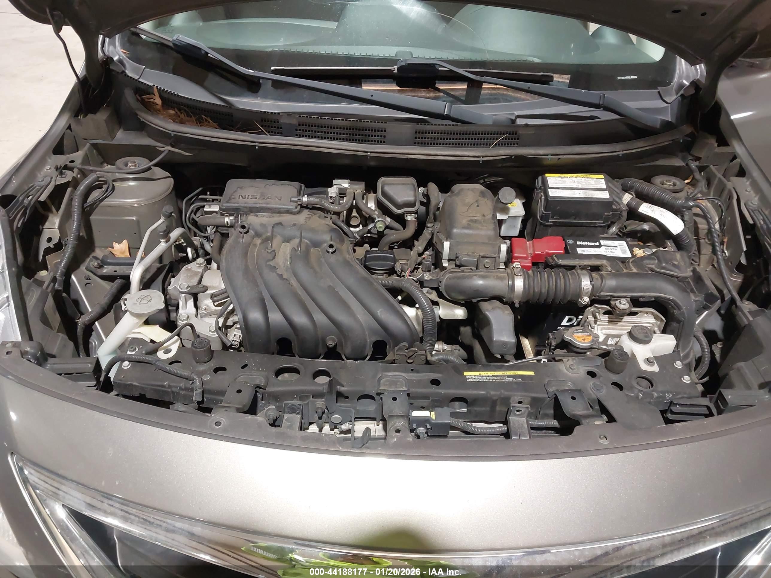 NISSAN VERSA image 10