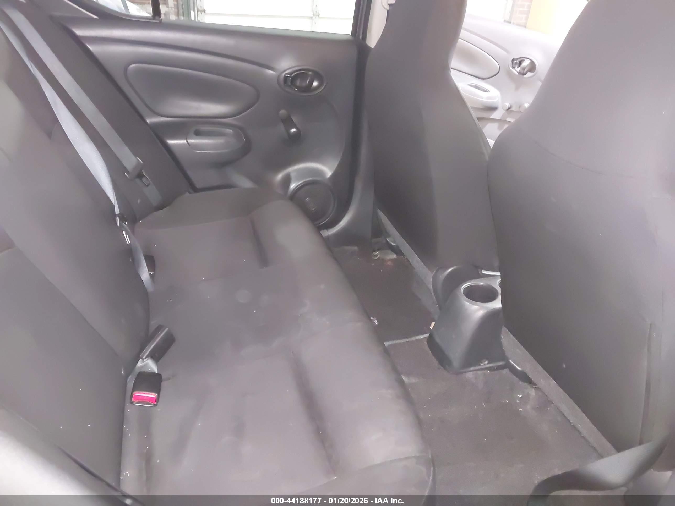 NISSAN VERSA image 8