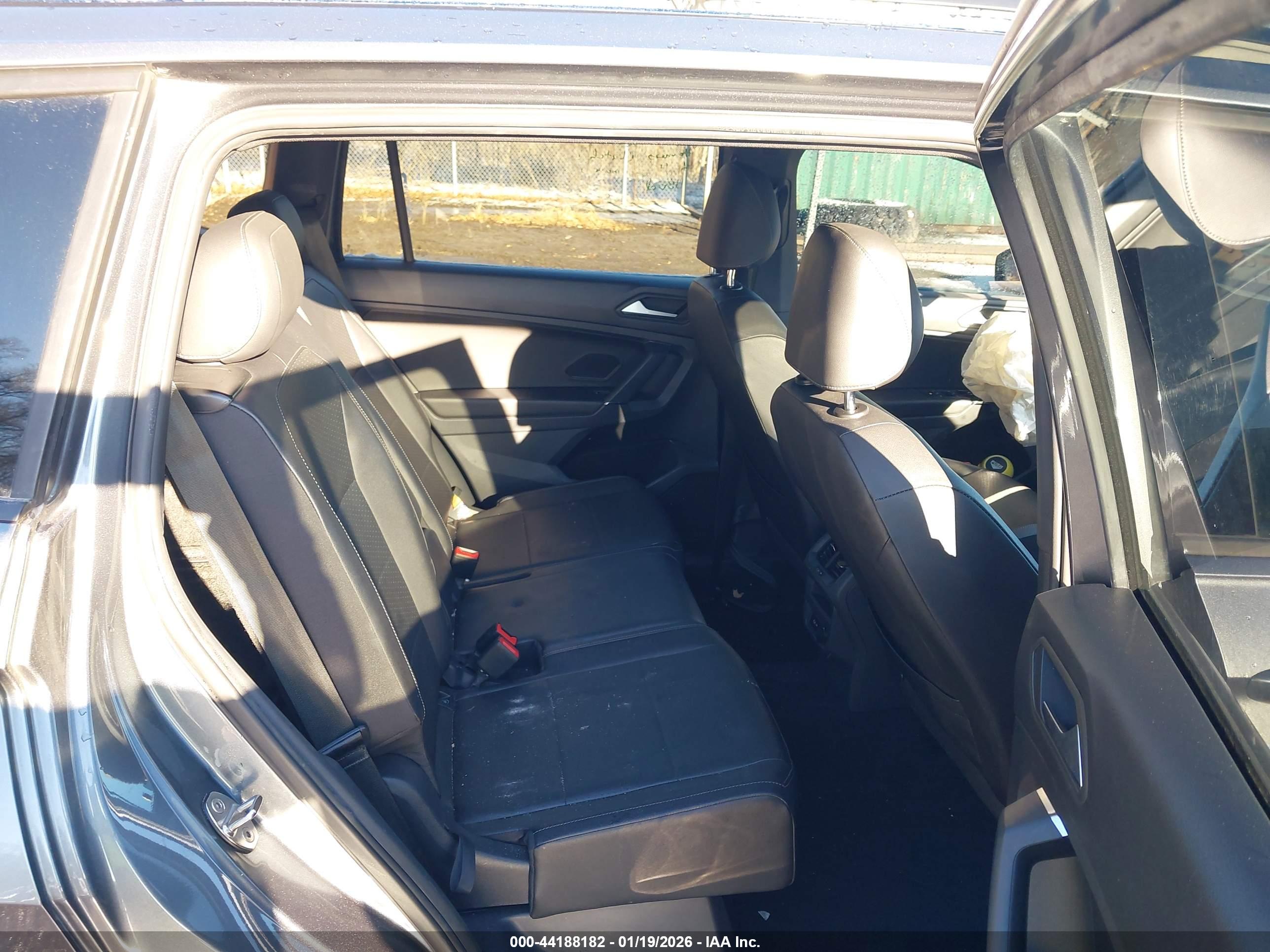 VOLKSWAGEN TIGUAN image 8