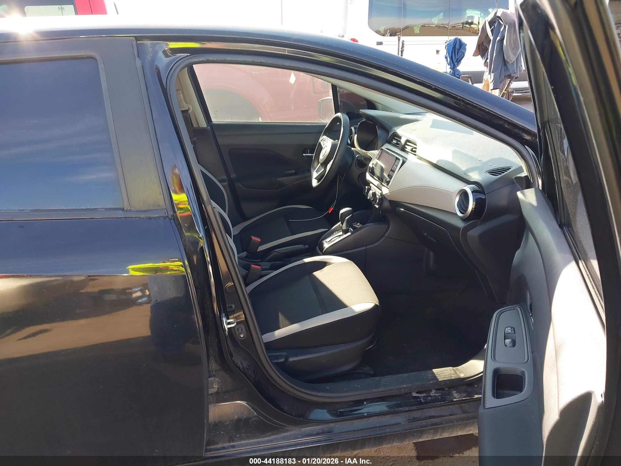 NISSAN VERSA image 5