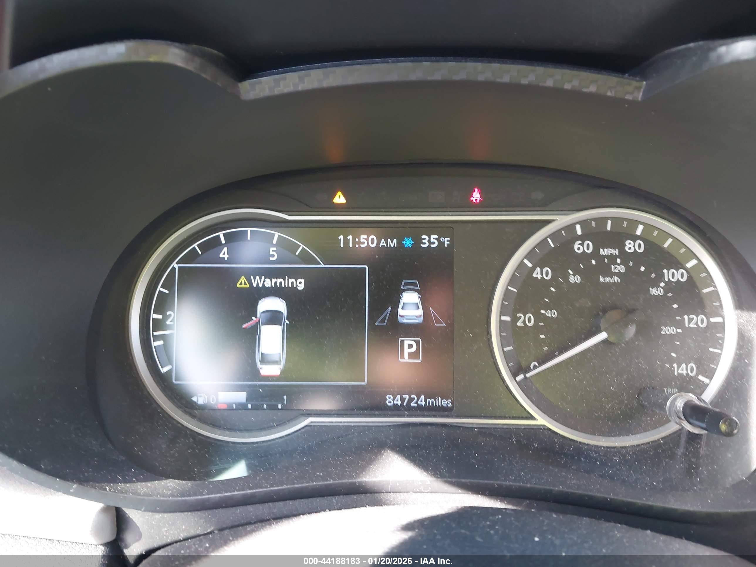 NISSAN VERSA image 7