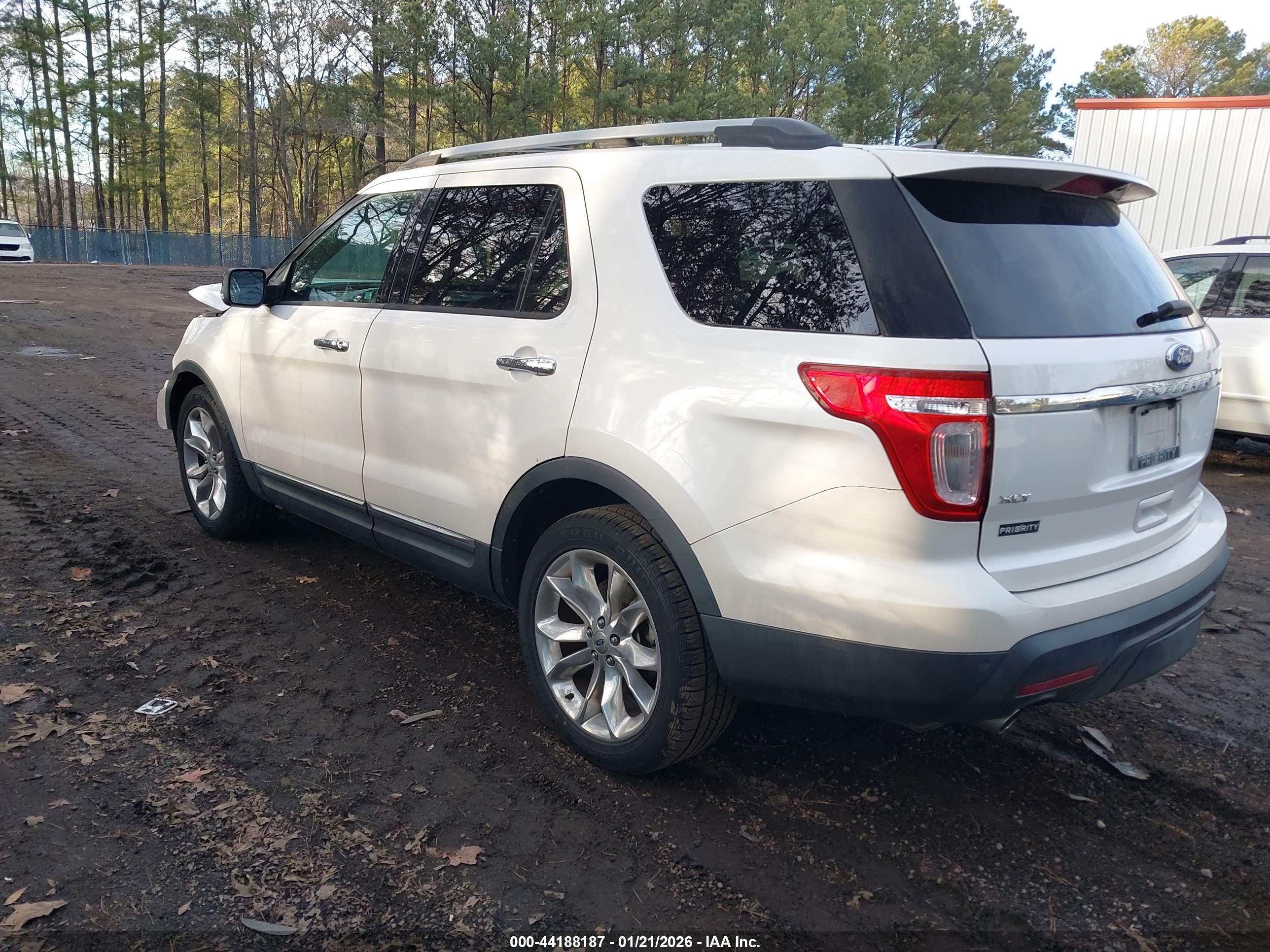 FORD EXPLORER image 3
