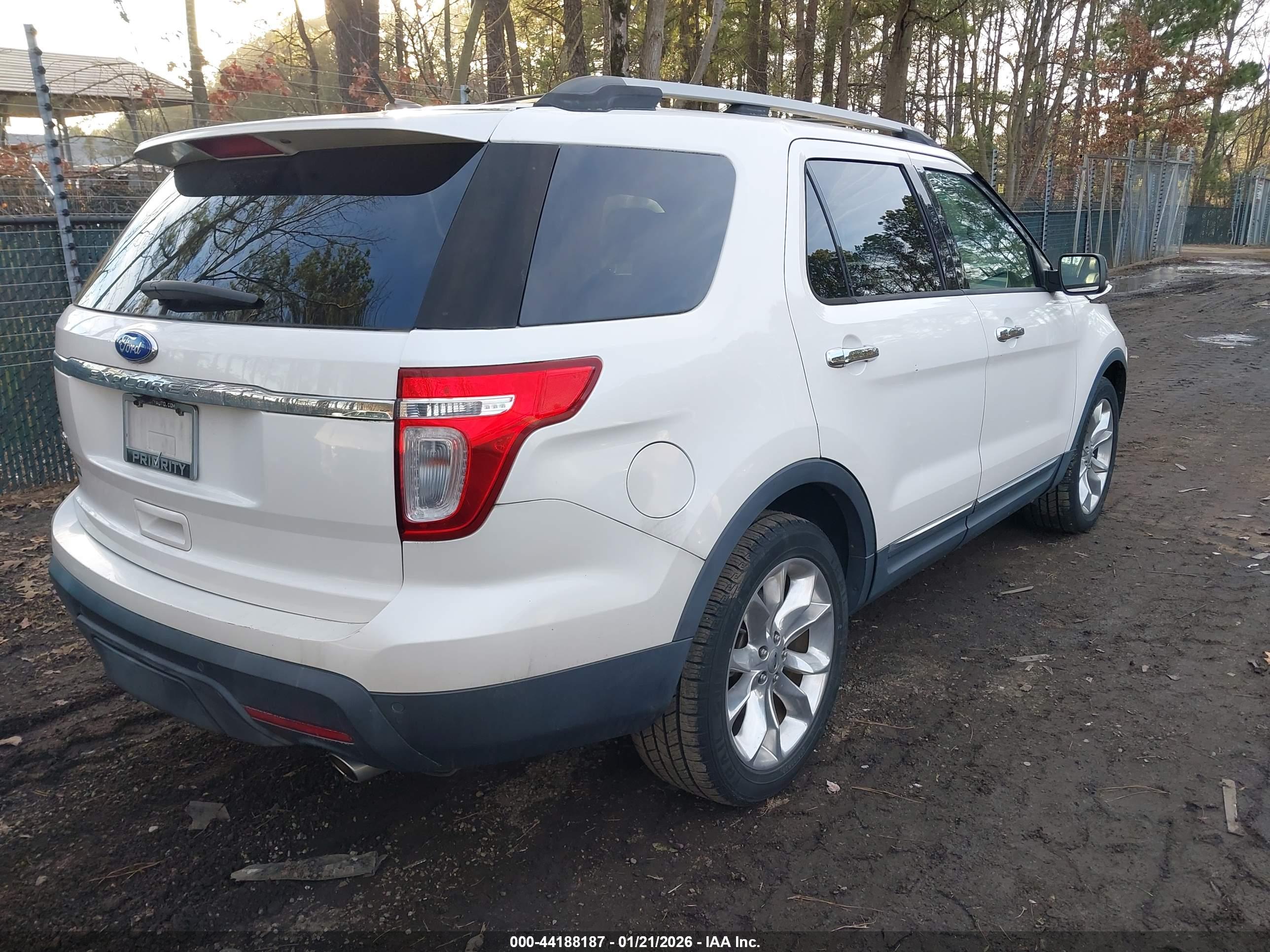 FORD EXPLORER image 4