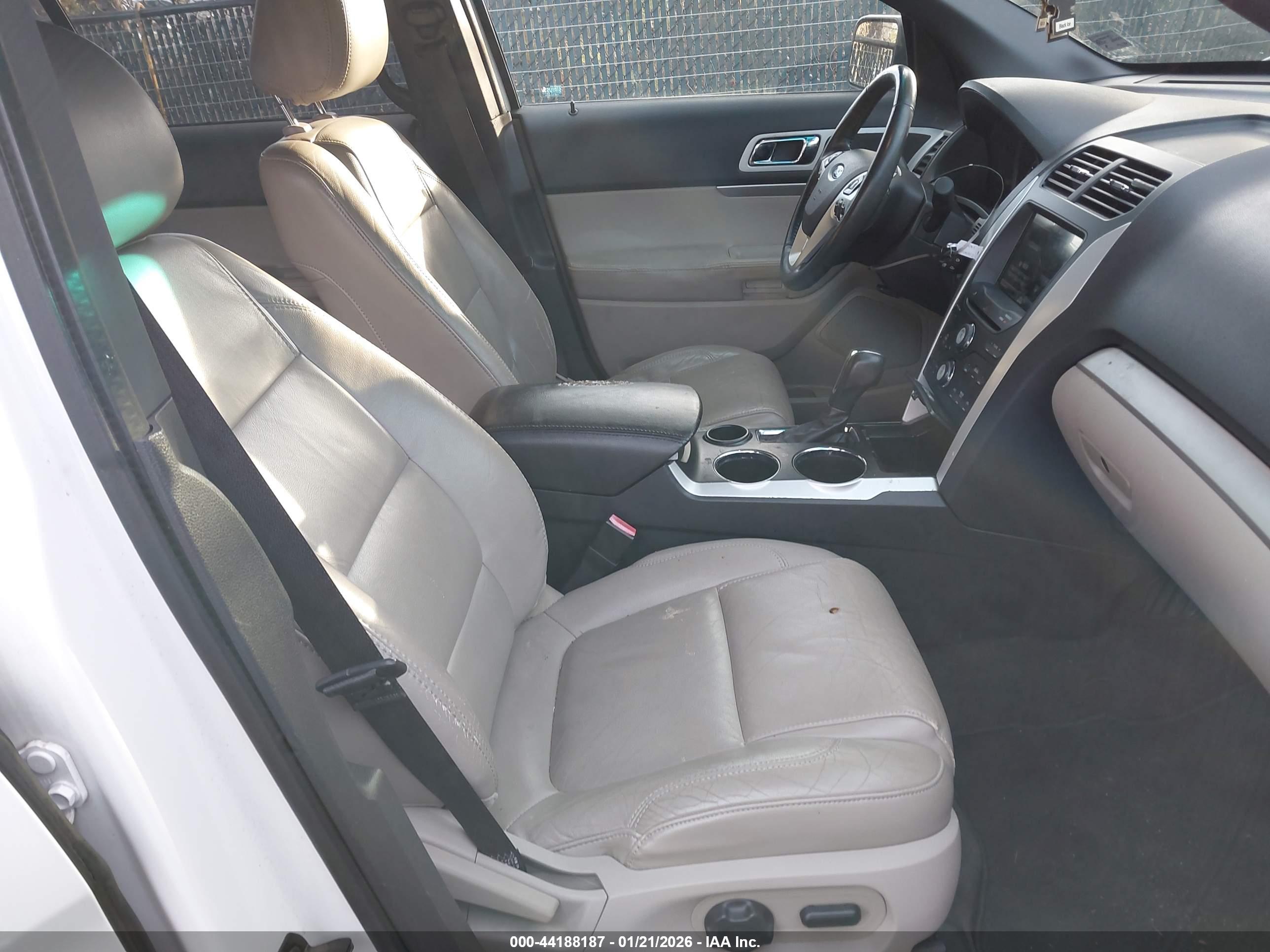 FORD EXPLORER image 5