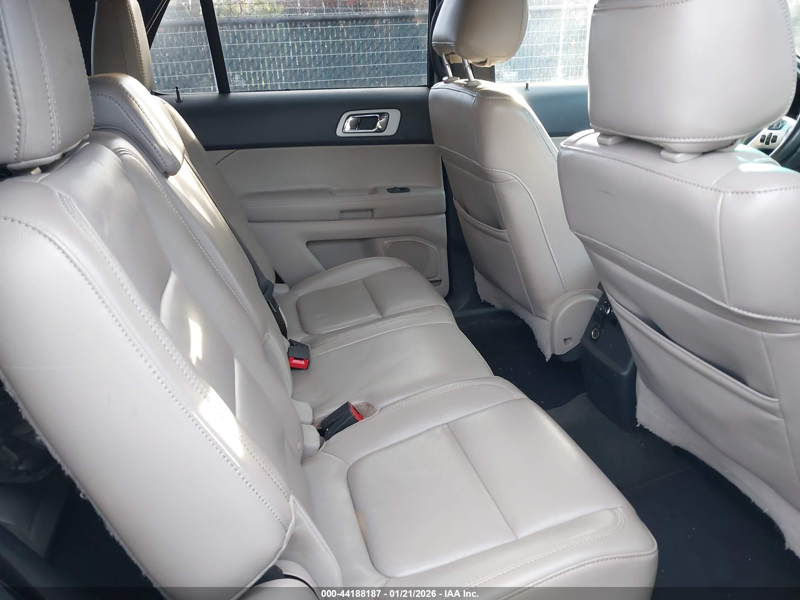FORD EXPLORER image 8