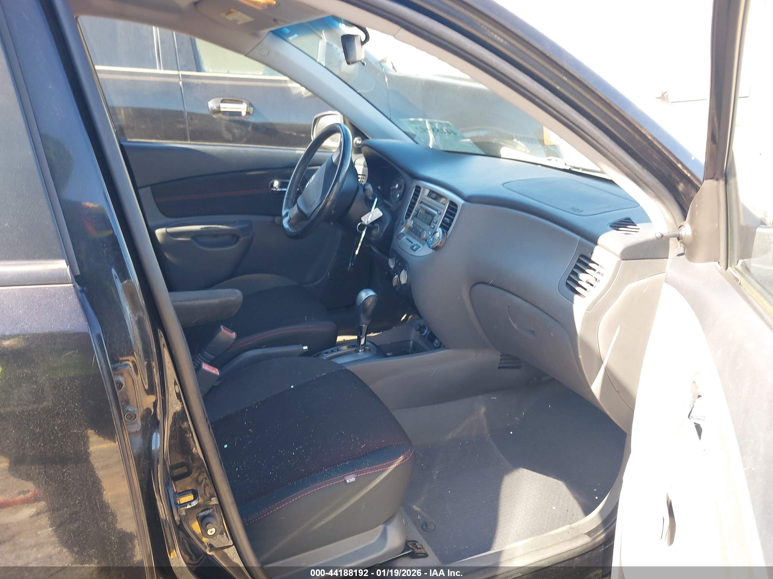 KIA RIO5 image 5