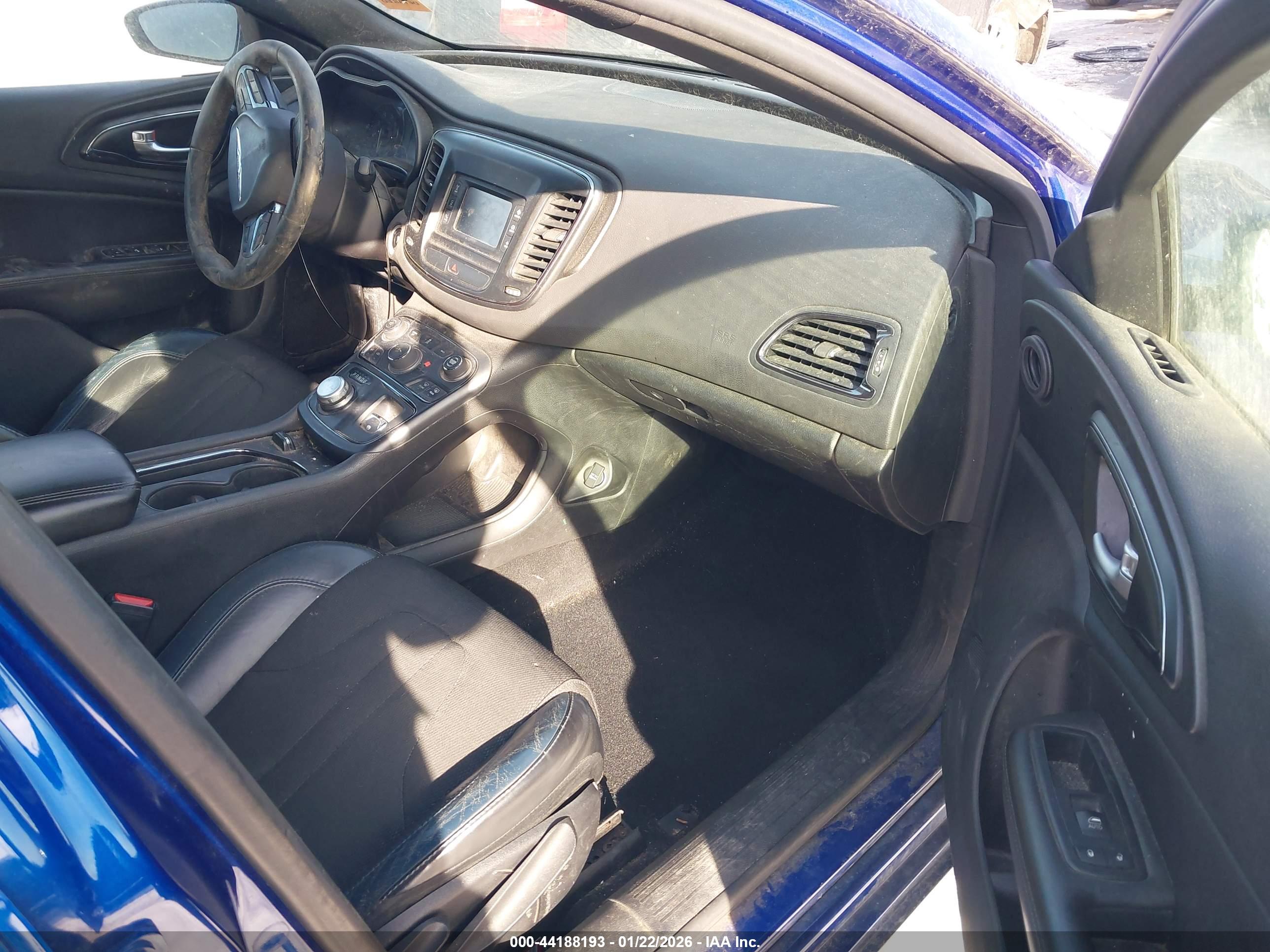 CHRYSLER 200 image 5