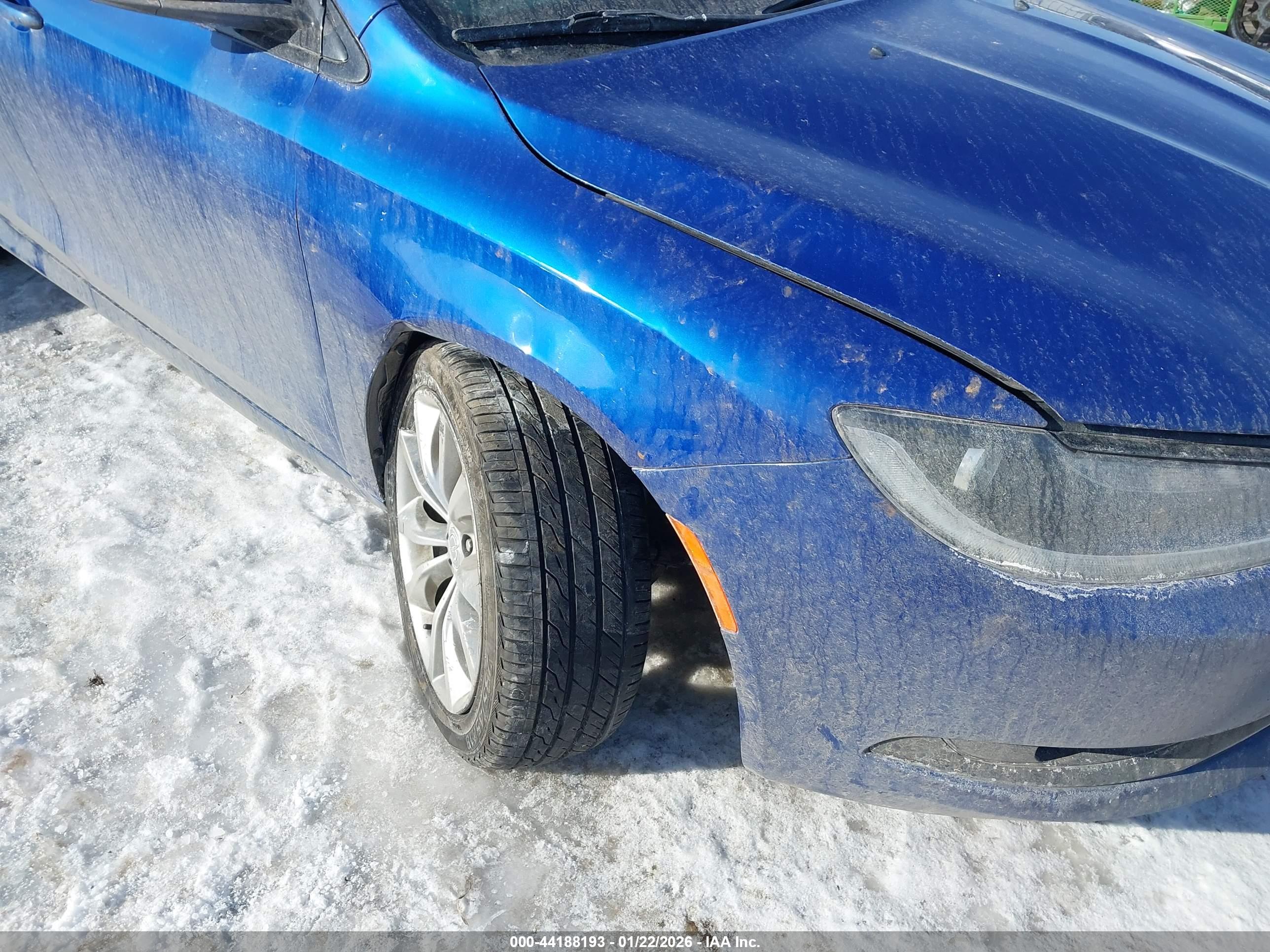 CHRYSLER 200 image 6