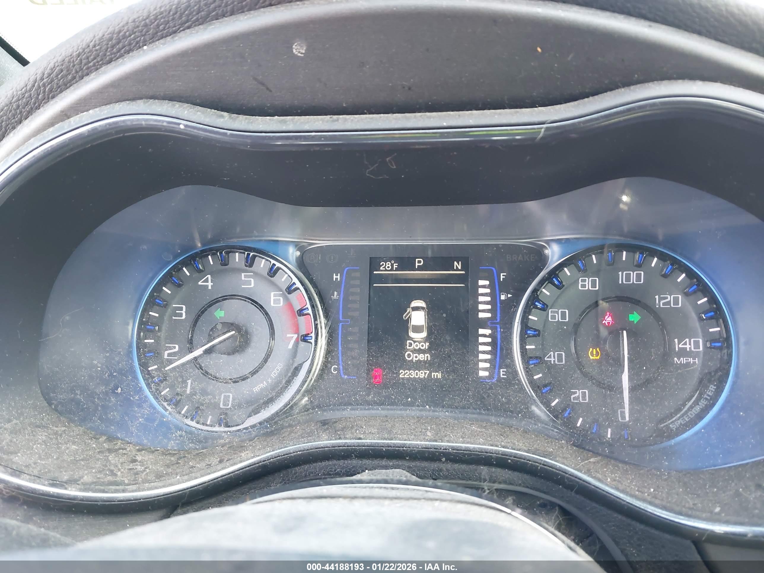 CHRYSLER 200 image 7