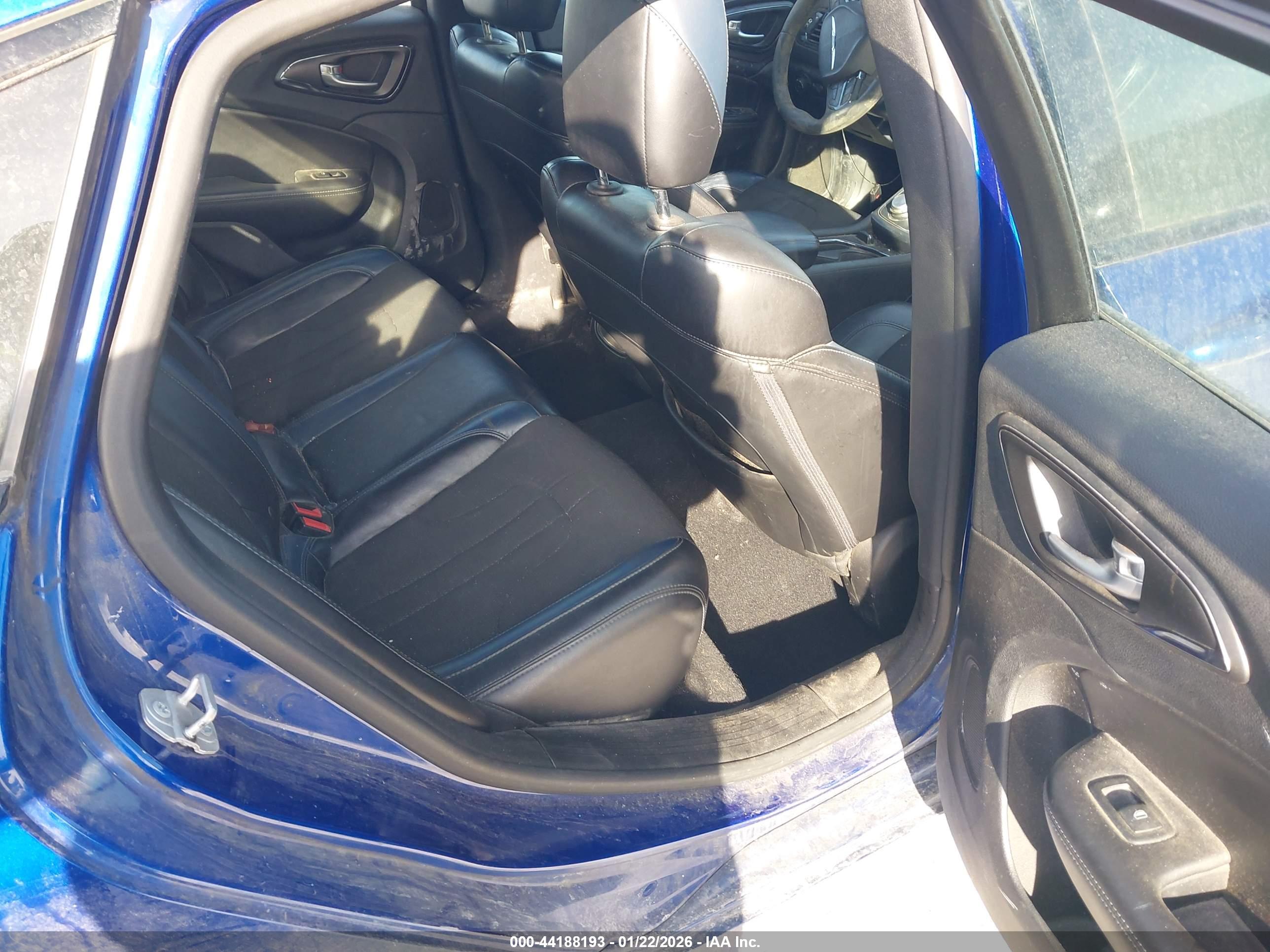 CHRYSLER 200 image 8
